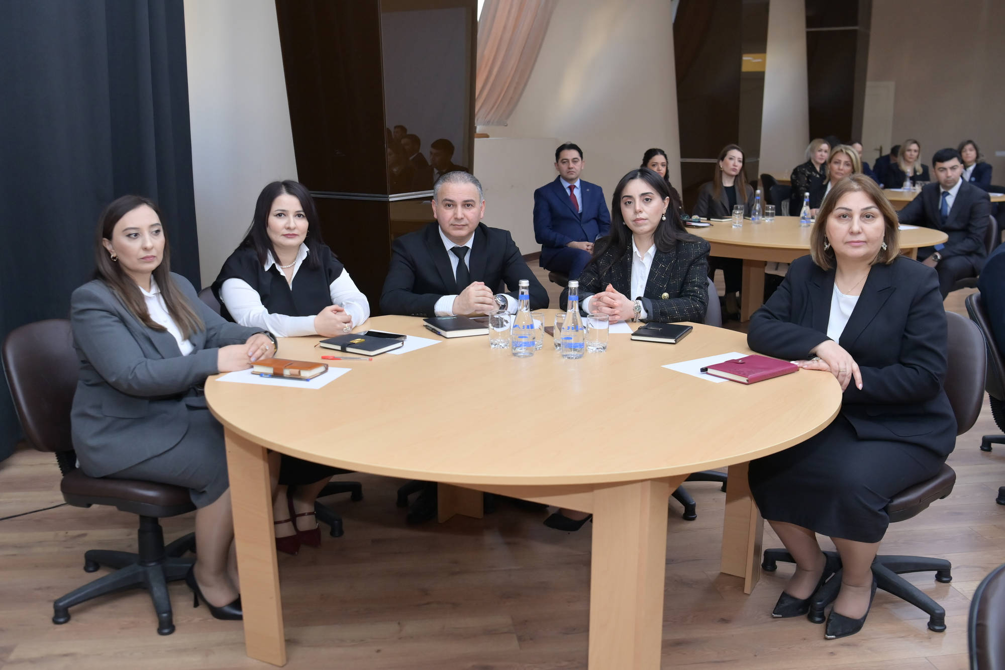 Elm və təhsil naziri yeni direktorlarla məktəb idarəetməsini müzakirə etdi