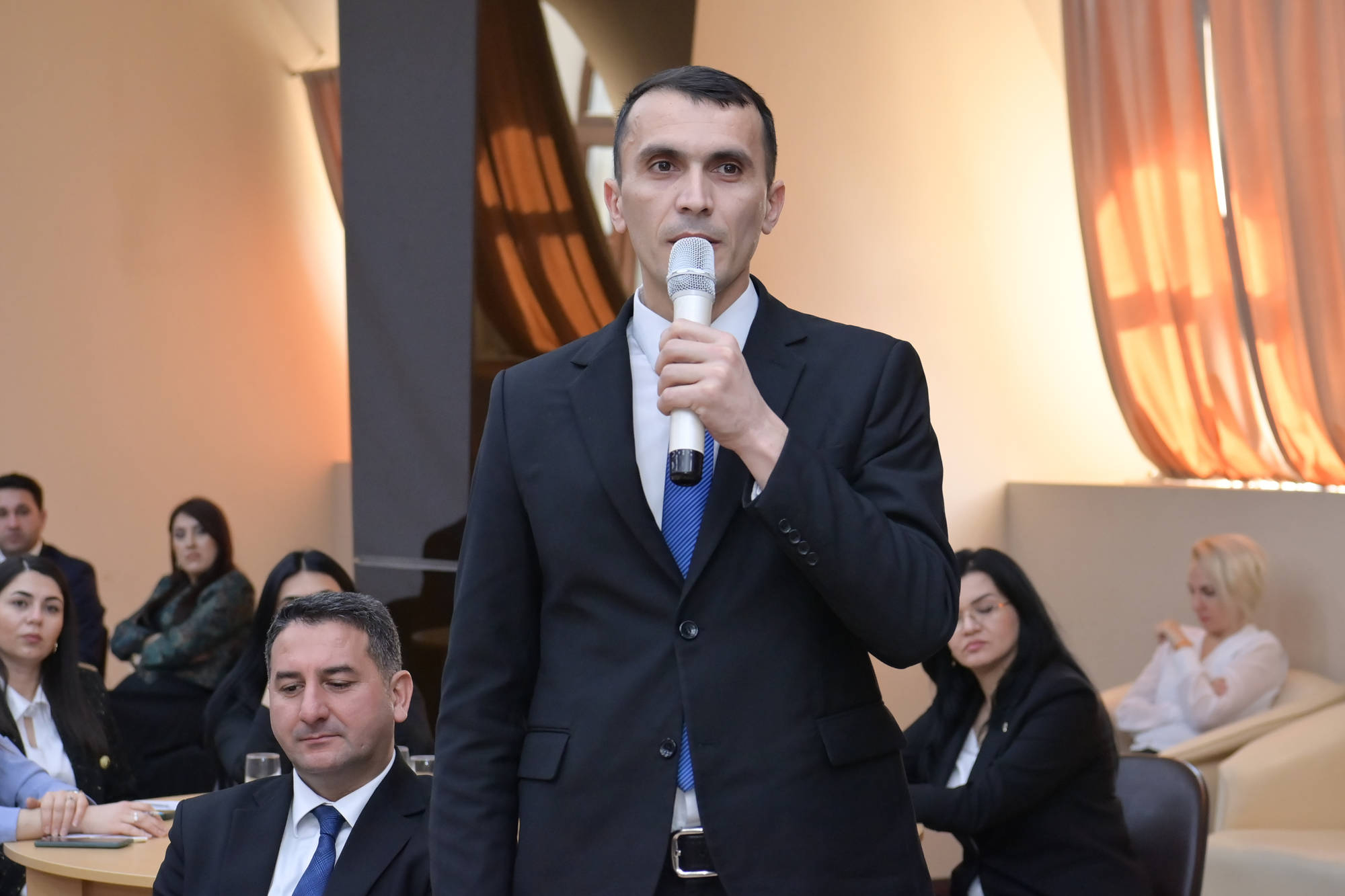 Elm və təhsil naziri yeni direktorlarla məktəb idarəetməsini müzakirə etdi