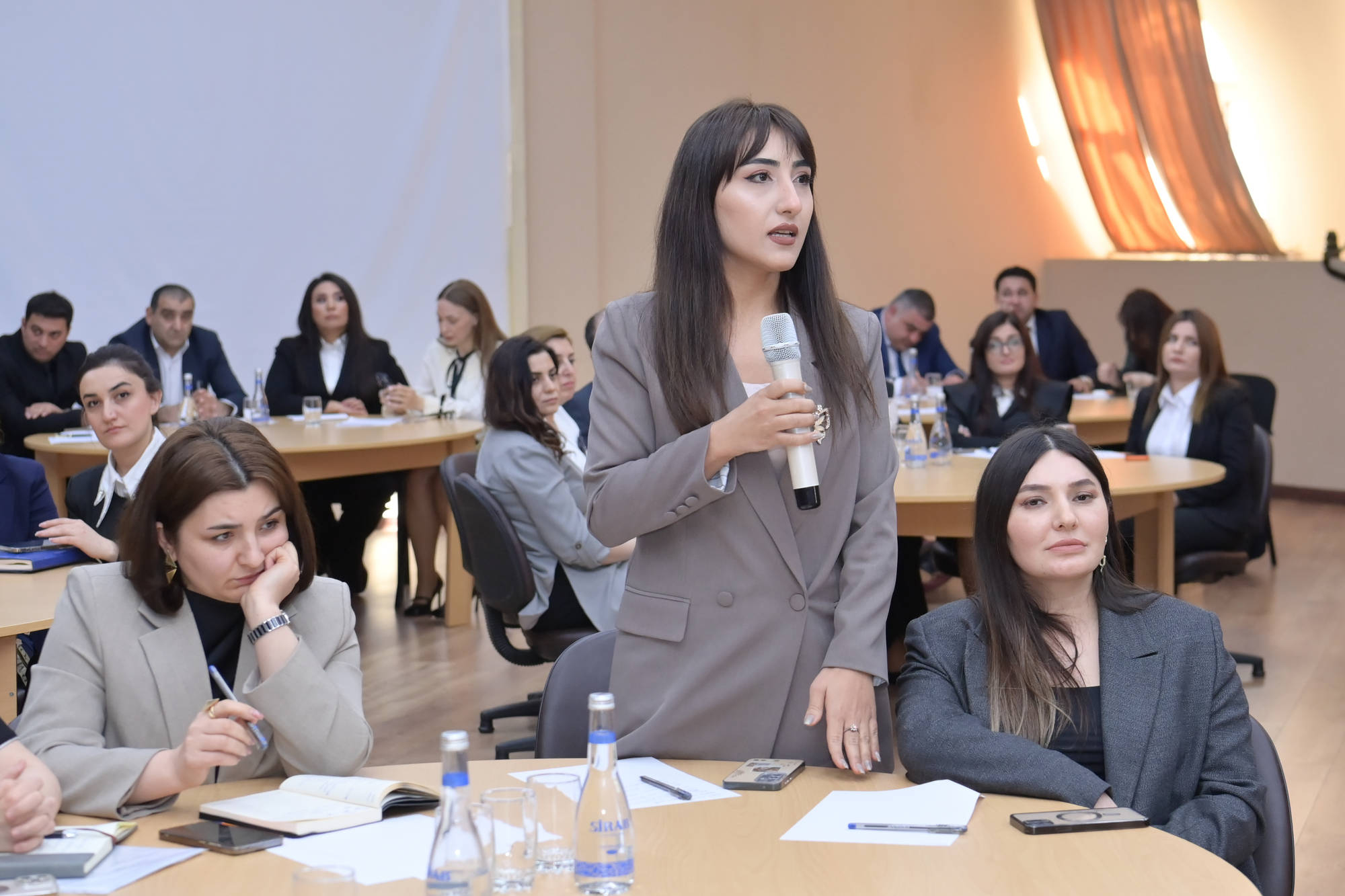 Elm və təhsil naziri yeni direktorlarla məktəb idarəetməsini müzakirə etdi