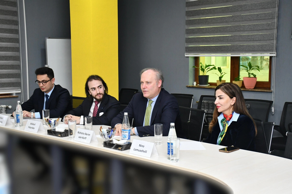 EATDA-da "ZEISS" şirkətinin təmsilçisi ilə görüş keçirilib