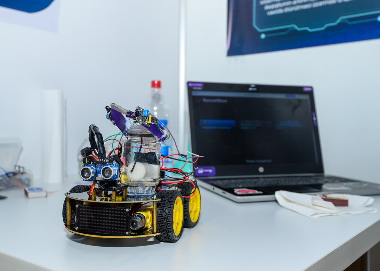 Süni intellektdən sualtı drona, peykdən emosiya xəritəsinə