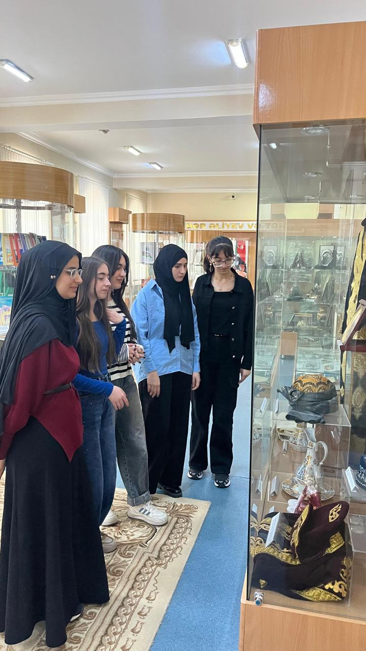 STK-nın tələbələri Təhsil Muzeyinə ekskursiya ediblər