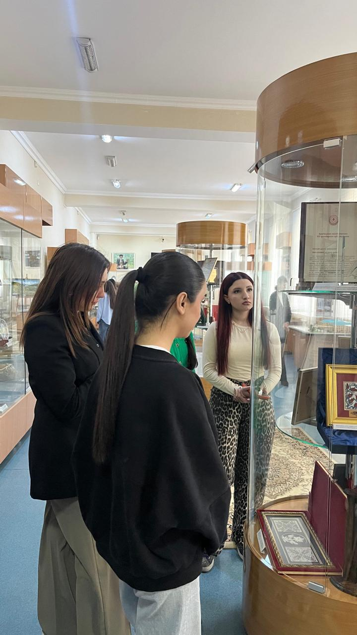 STK-nın tələbələri Təhsil Muzeyinə ekskursiya ediblər