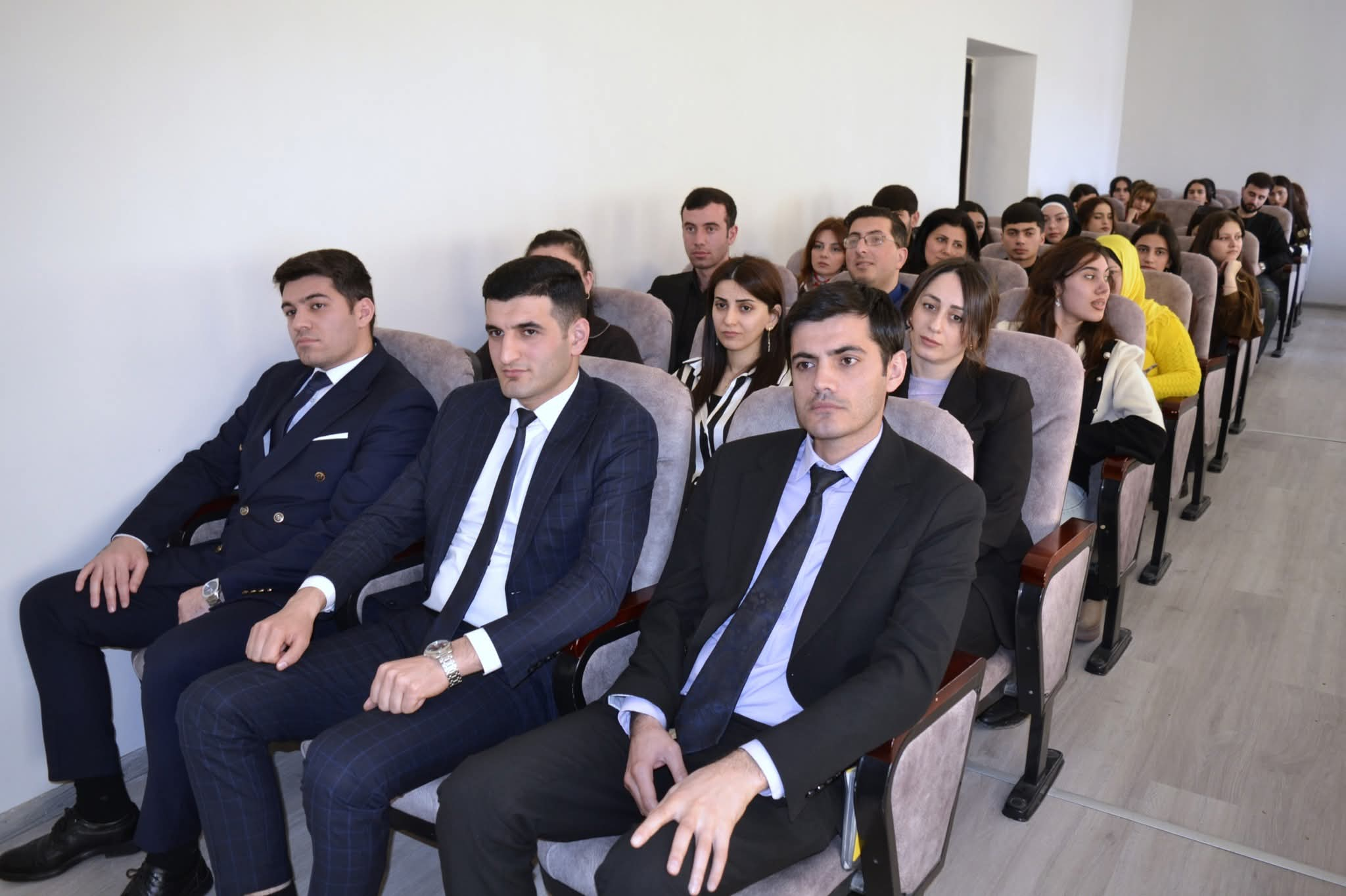 Kollecdə “Gələcəyin kodu” adlı təlim keçirilib