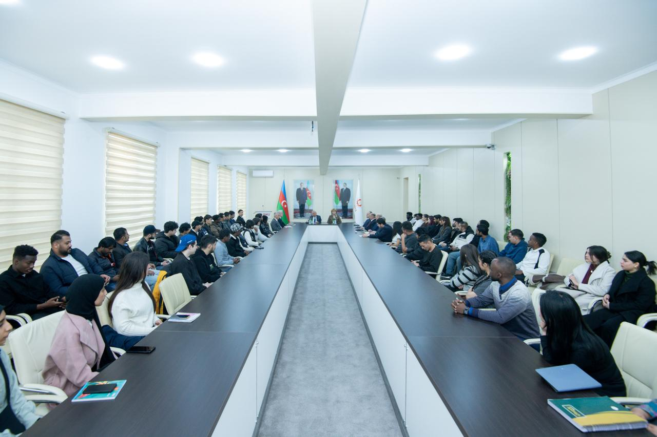 BMU-nun rektoru əcnəbi tələbələrlə görüşüb