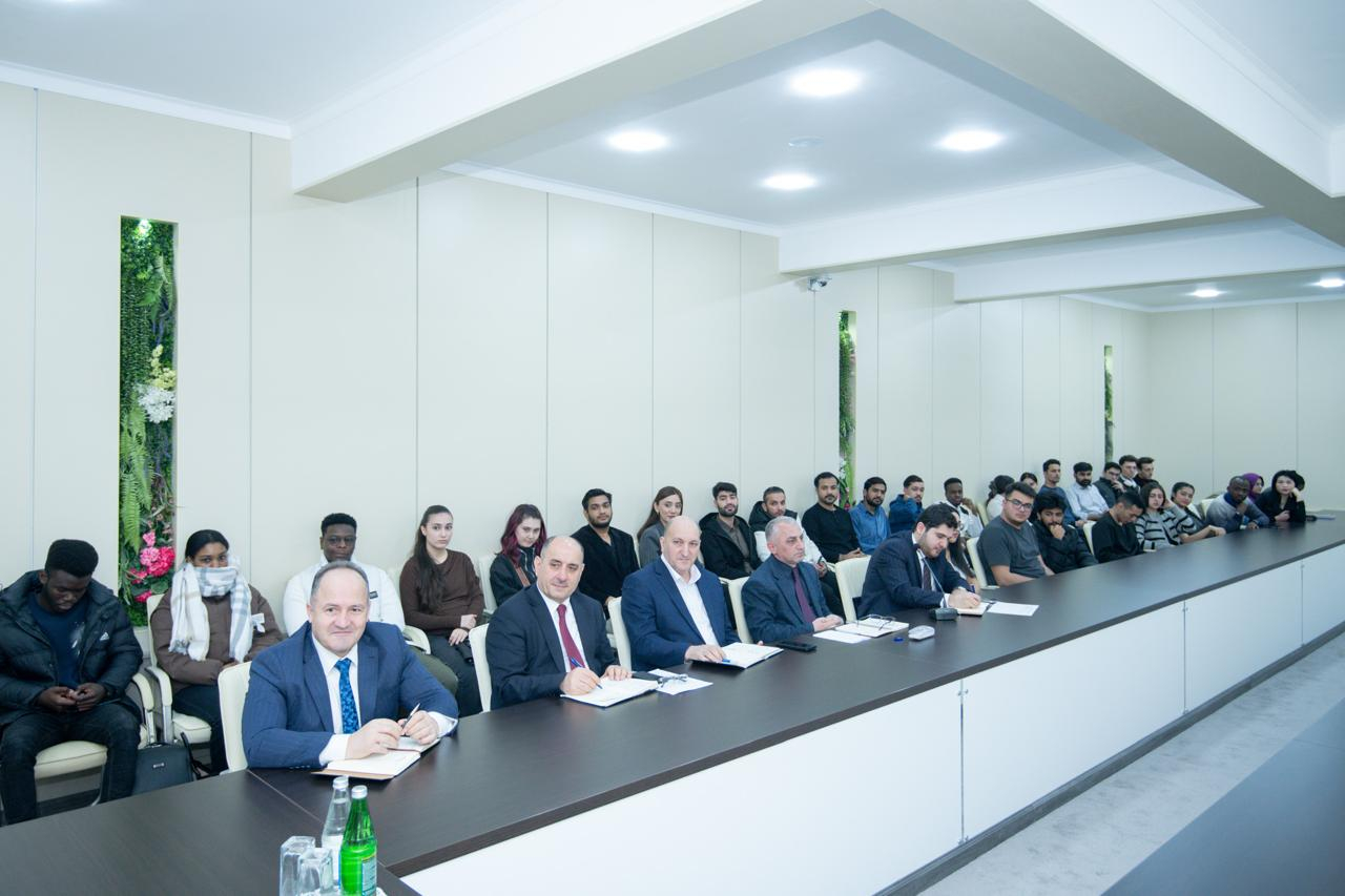 BMU-nun rektoru əcnəbi tələbələrlə görüşüb