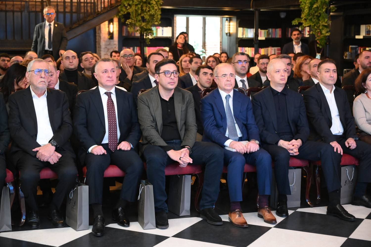 Fizioterapiyaya həsr olunmuş yeni kitab oxuculara təqdim edilib