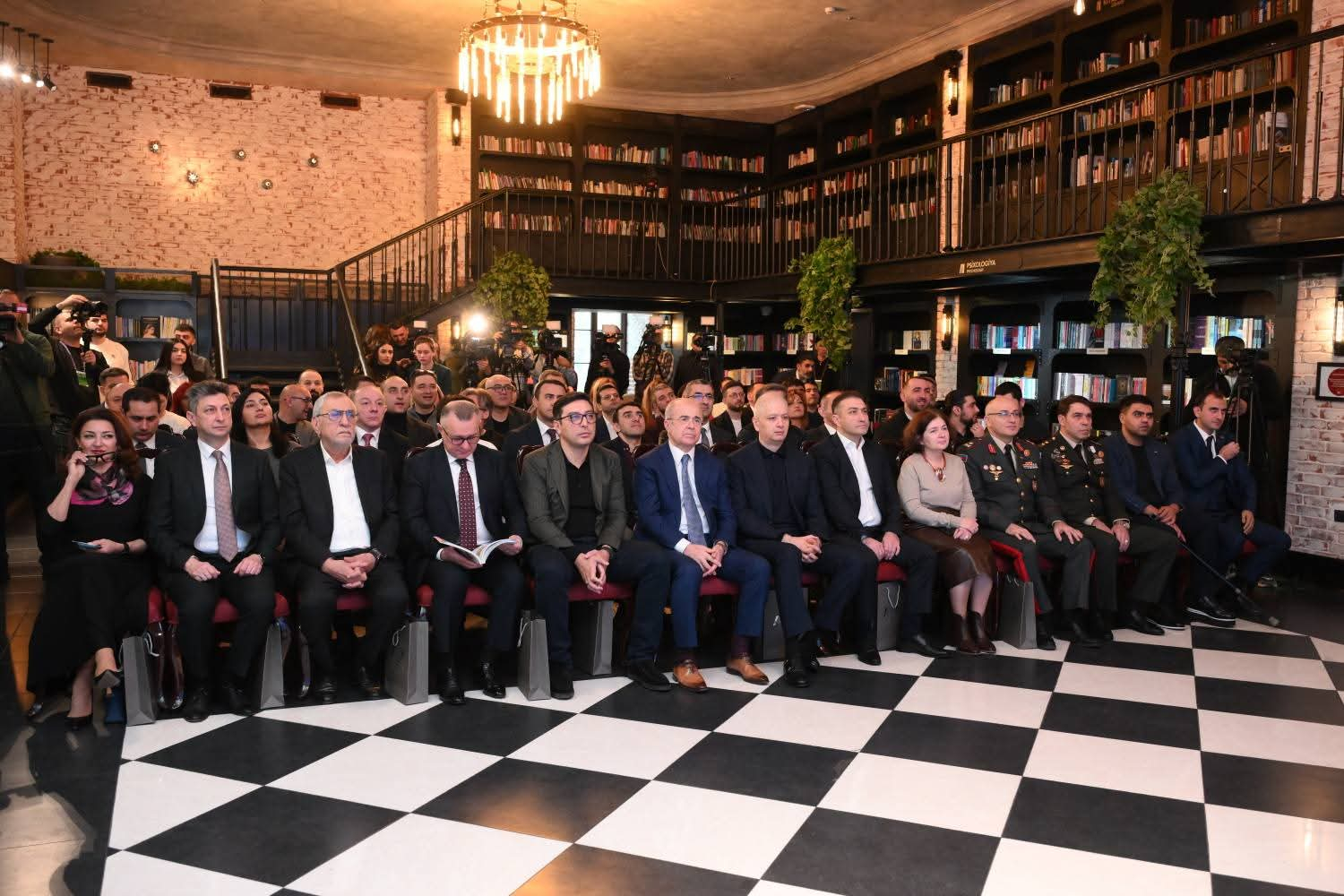 Fizioterapiyaya həsr olunmuş yeni kitab oxuculara təqdim edilib