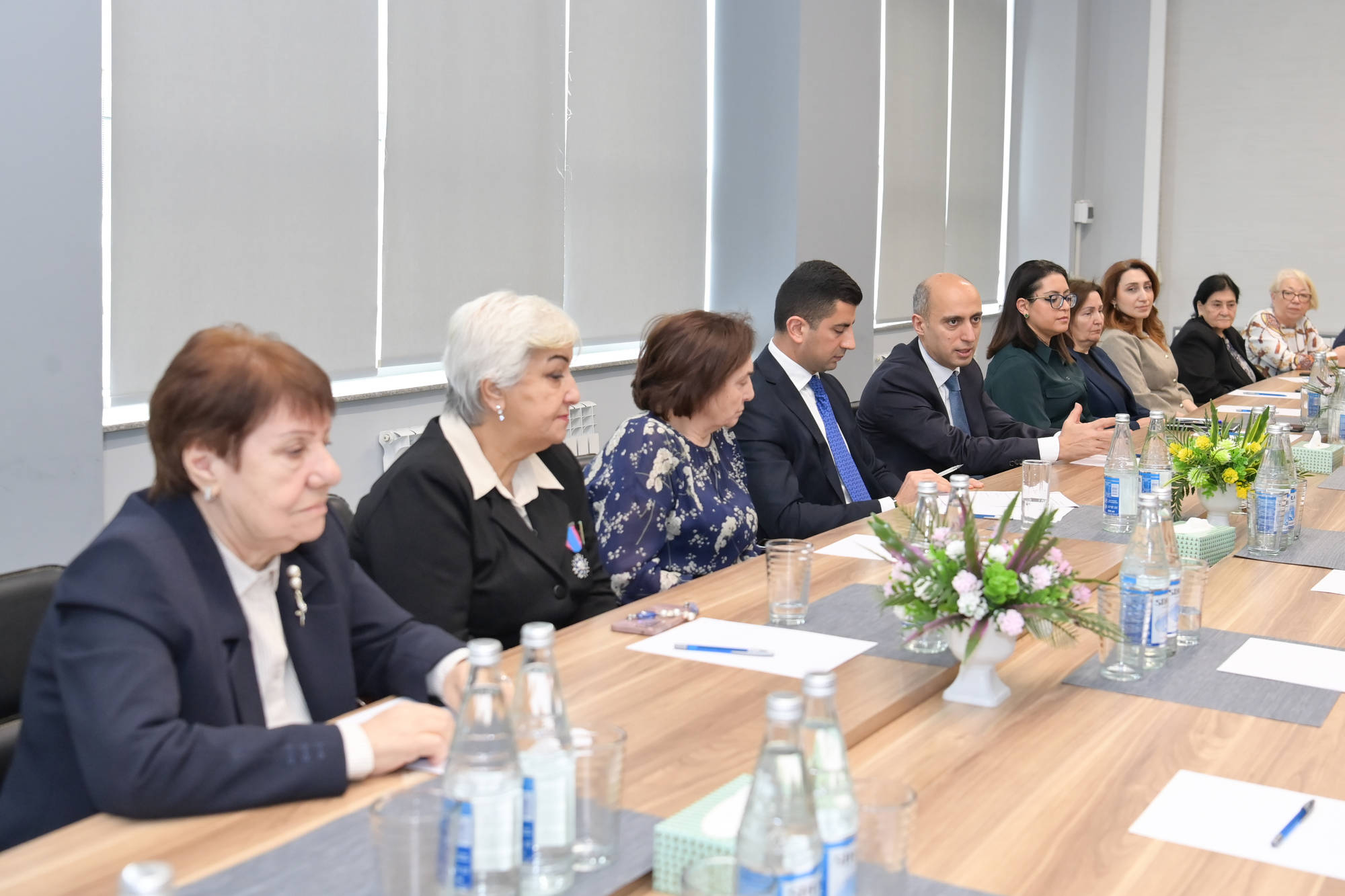 Elm və təhsil naziri təqaüddə olan qabaqcıl qadın təhsil işçiləri ilə görüş keçirib