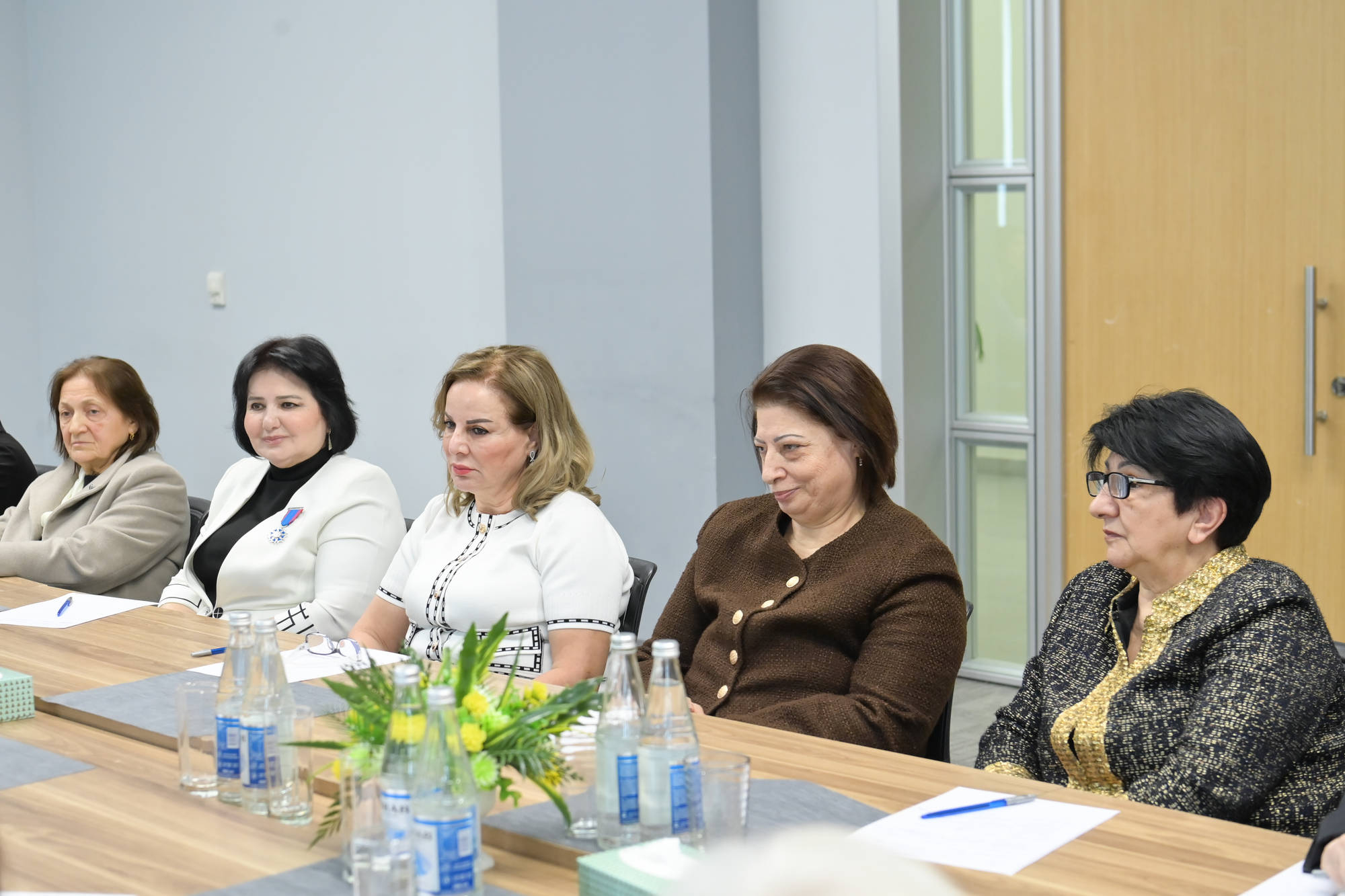 Elm və təhsil naziri təqaüddə olan qabaqcıl qadın təhsil işçiləri ilə görüş keçirib