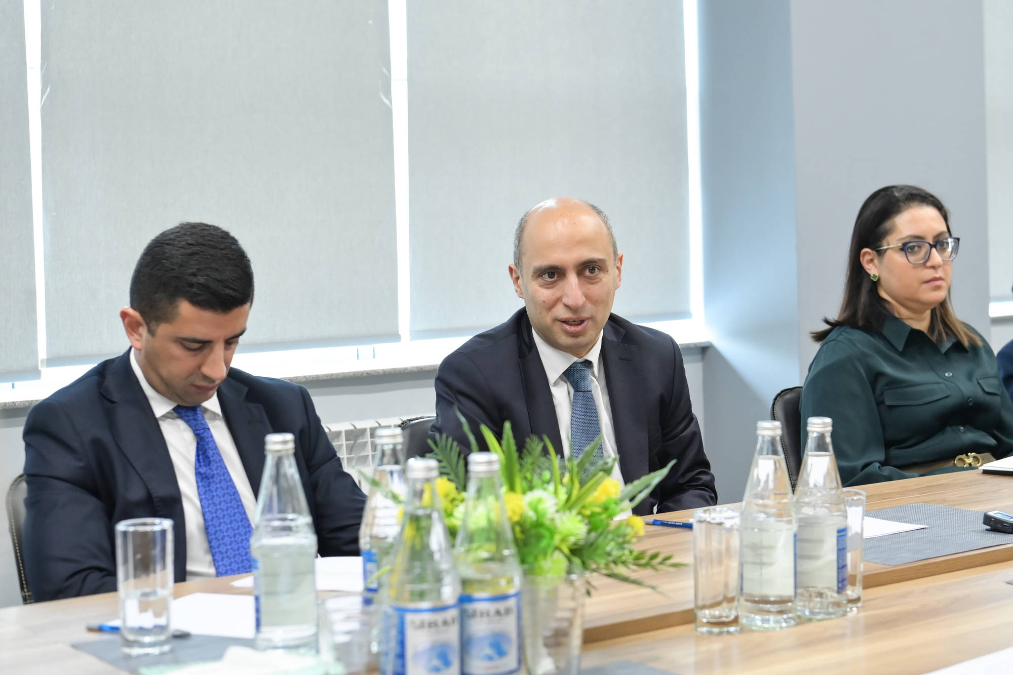 Elm və təhsil naziri təqaüddə olan qabaqcıl qadın təhsil işçiləri ilə görüş keçirib