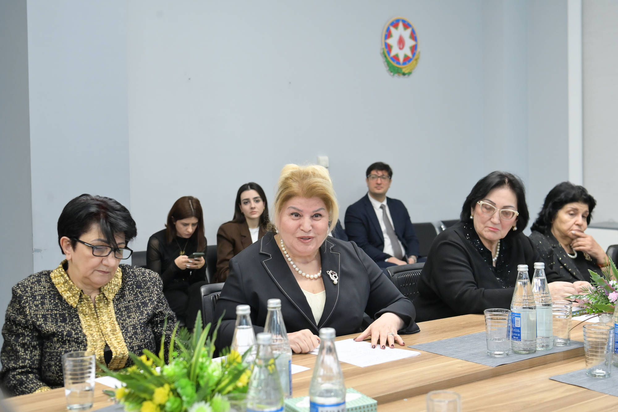 Elm və təhsil naziri təqaüddə olan qabaqcıl qadın təhsil işçiləri ilə görüş keçirib