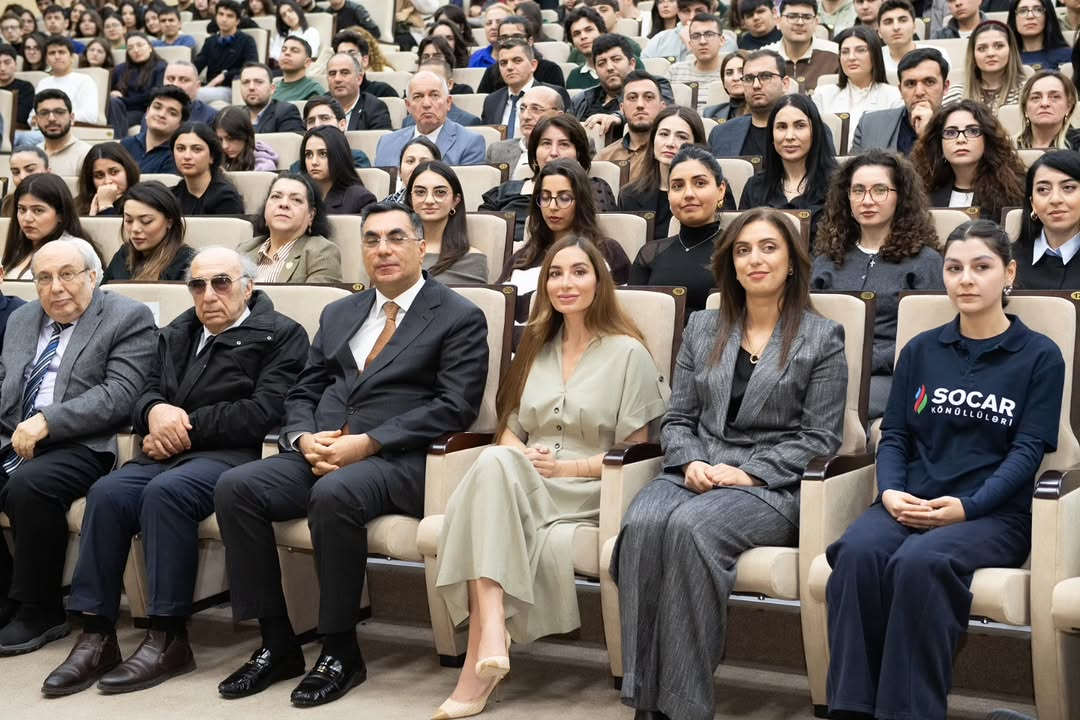 Arzu Əliyeva Bakı Ali Neft Məktəbində olub