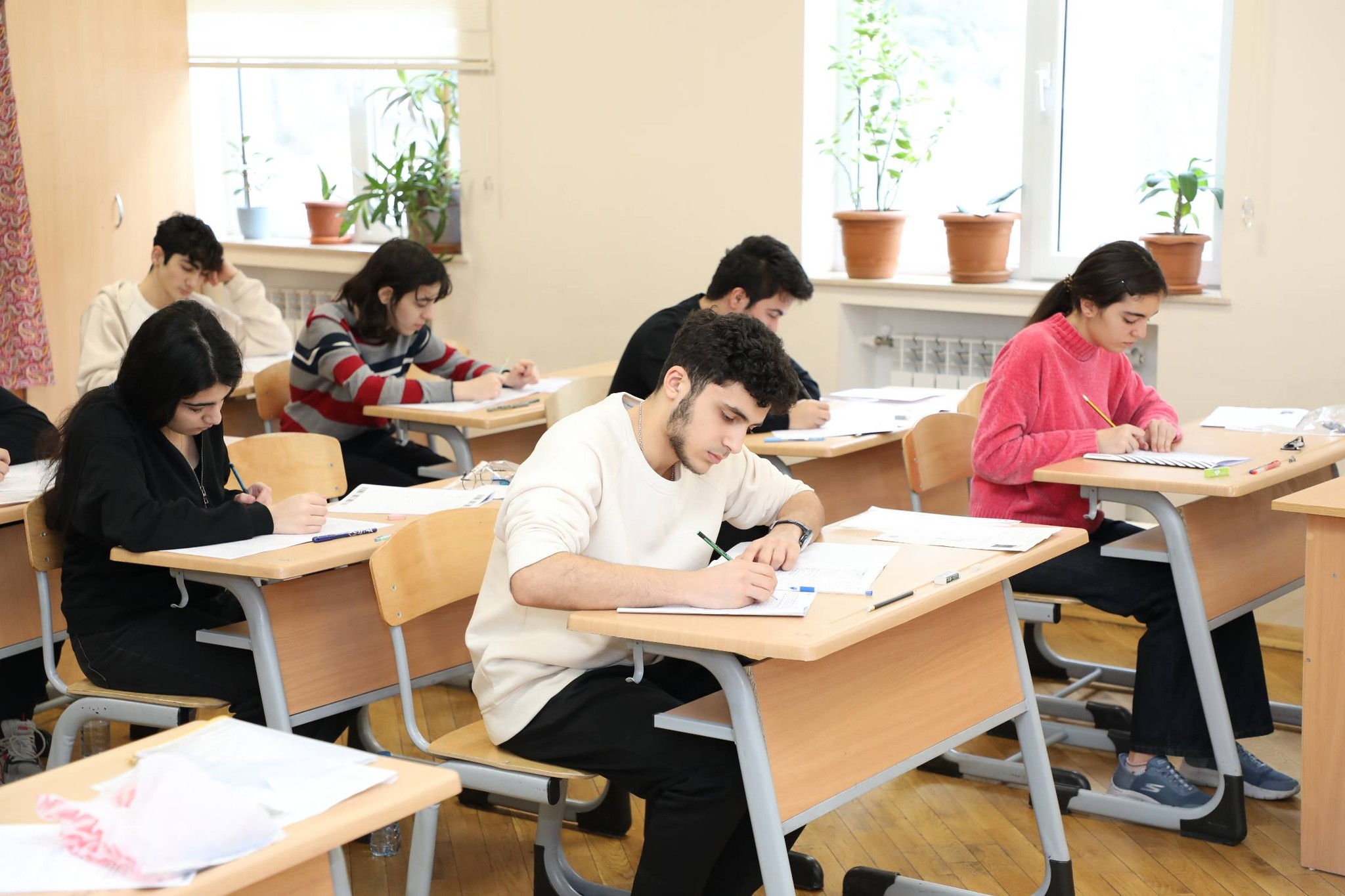 Növbəti buraxılış imtahanı verənlərin