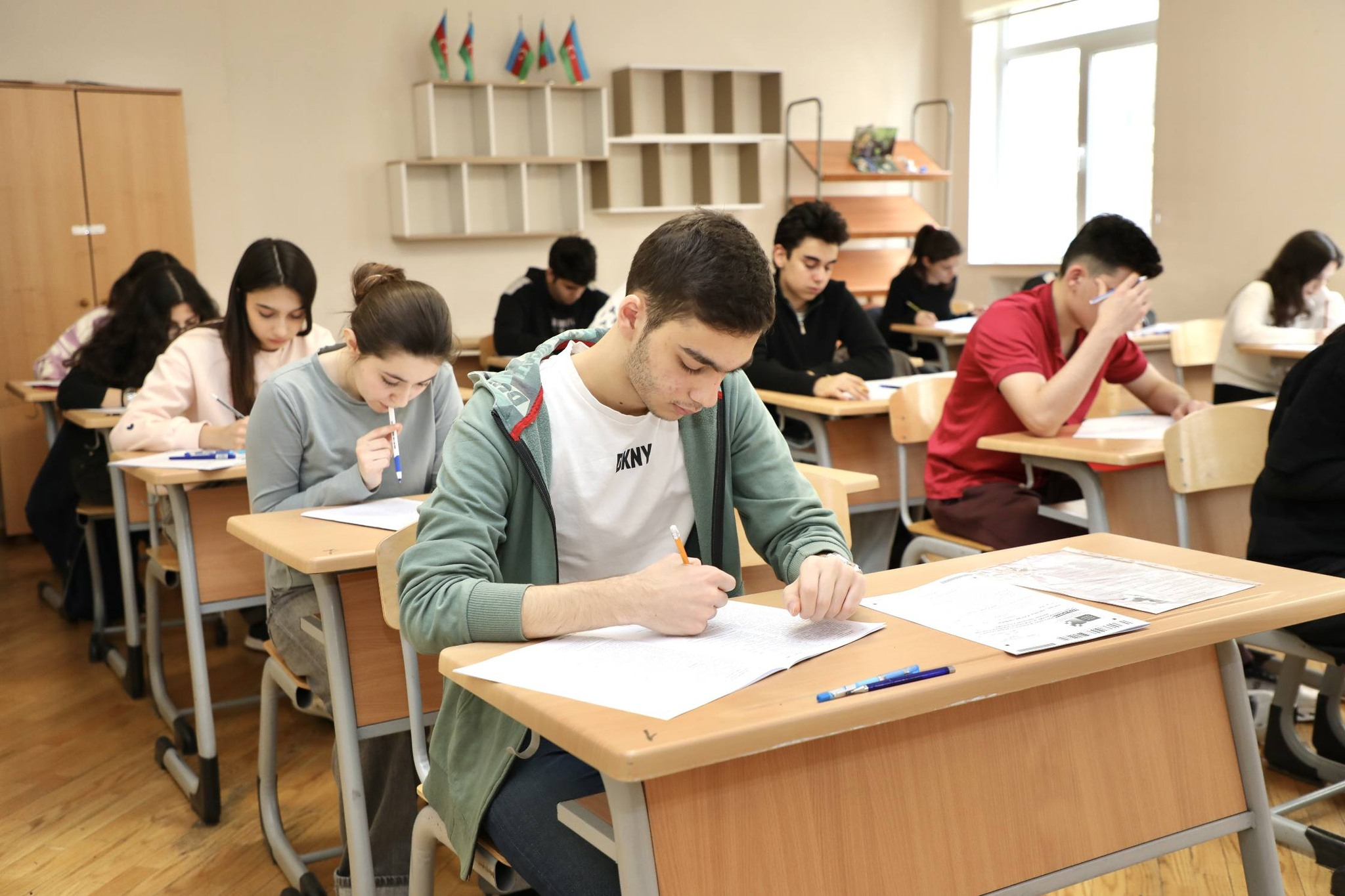 Buraxılış imtahanında suallar çətin salınıb?