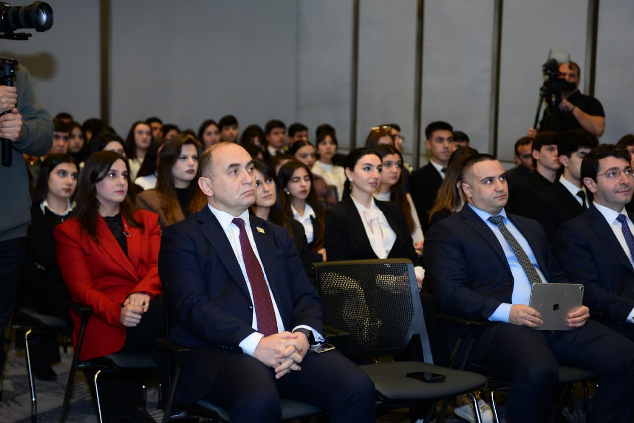 “Təhsilinlə fərqlən: Qlobal təcrübə, milli dəyər” adlı tədbir keçirilib