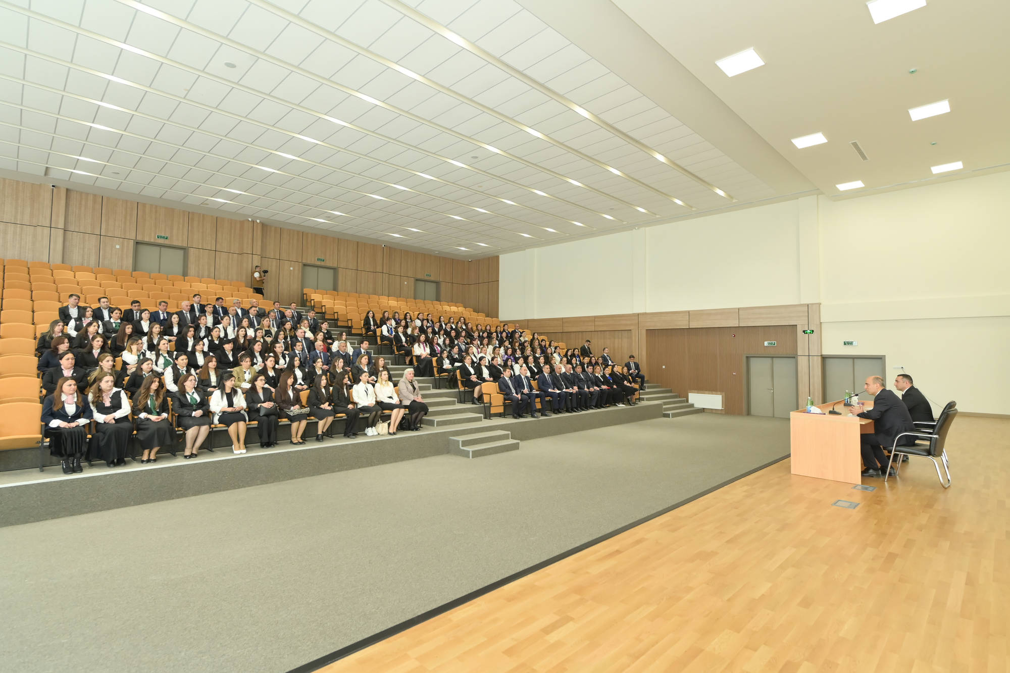 Nazir işğaldan azad olunmuş ərazilərdə çalışan müəllimlərlə görüşüb