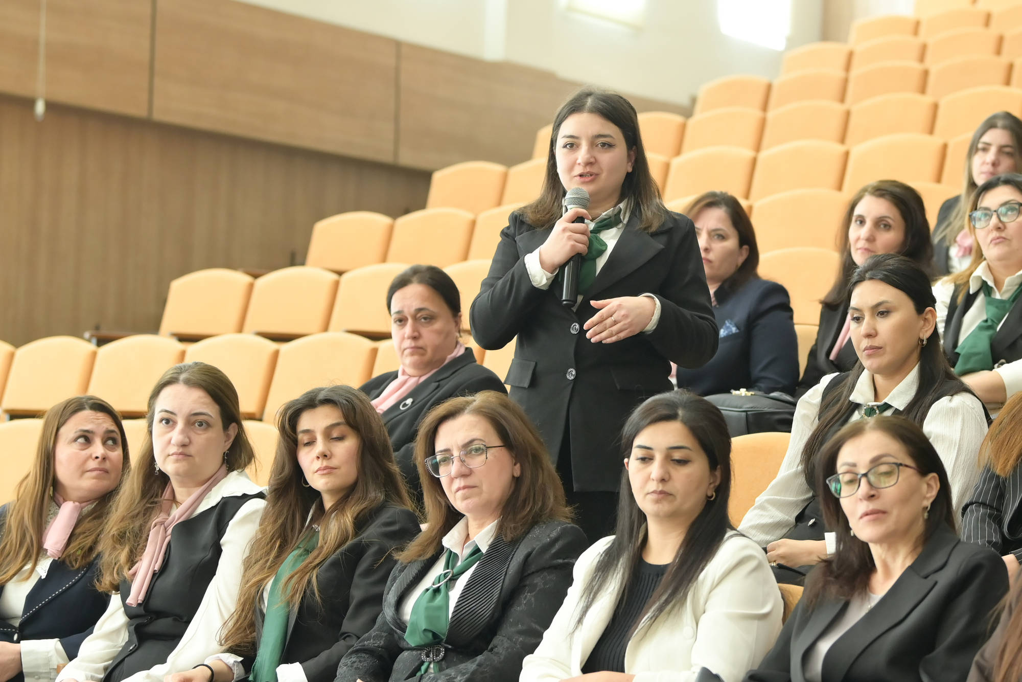 Nazir işğaldan azad olunmuş ərazilərdə çalışan müəllimlərlə görüşüb