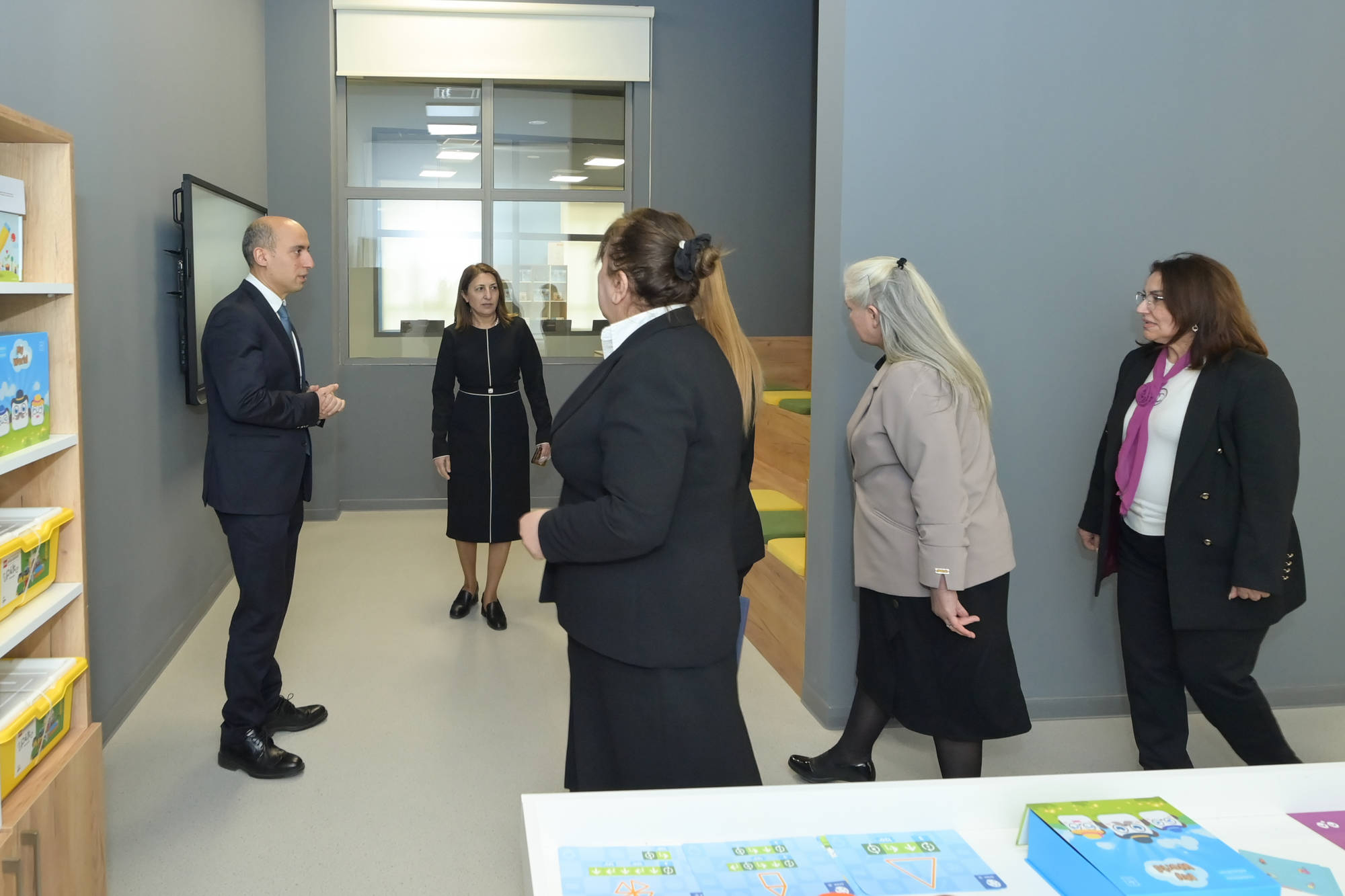 Nazir işğaldan azad olunmuş ərazilərdə çalışan müəllimlərlə görüşüb