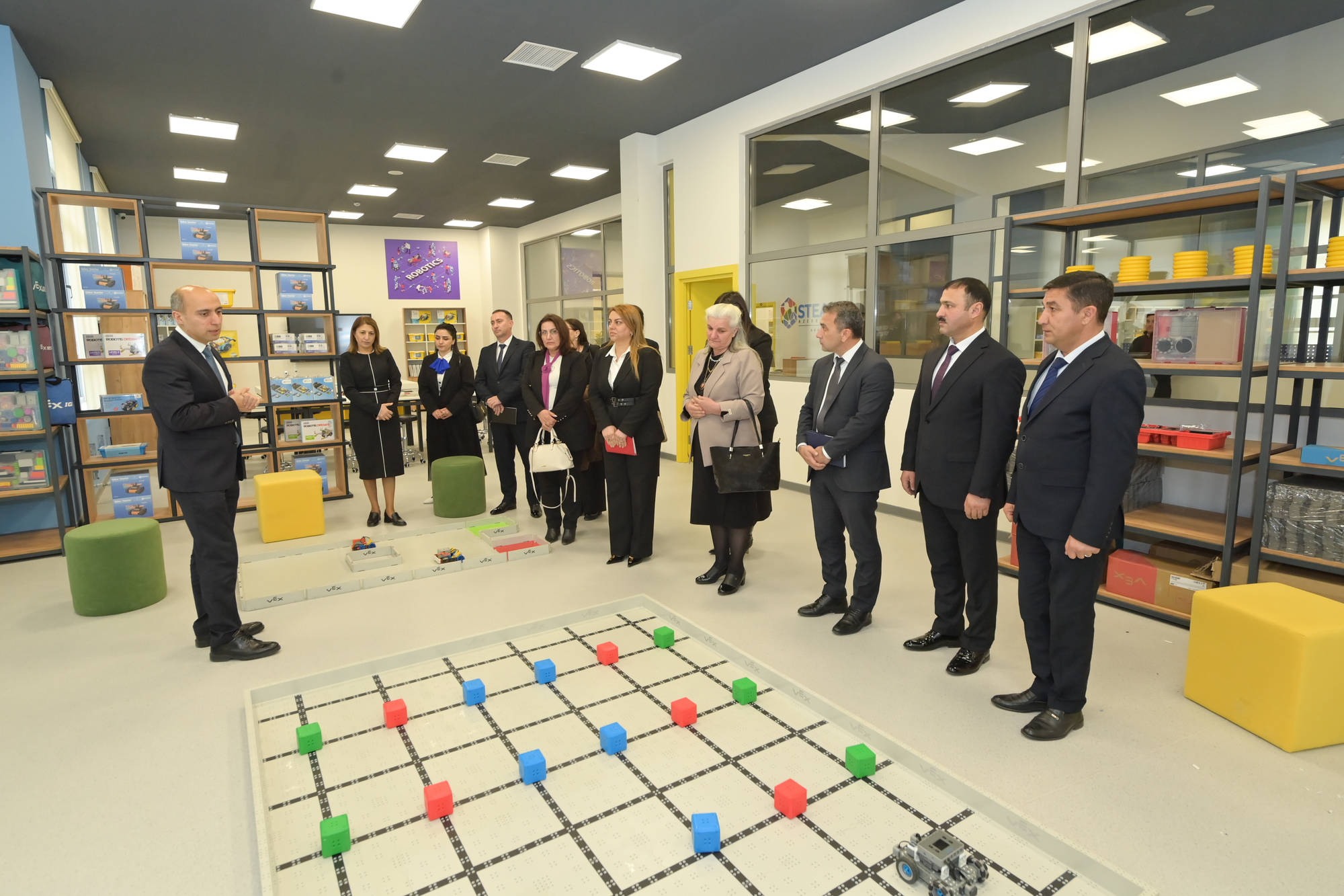 Nazir işğaldan azad olunmuş ərazilərdə çalışan müəllimlərlə görüşüb