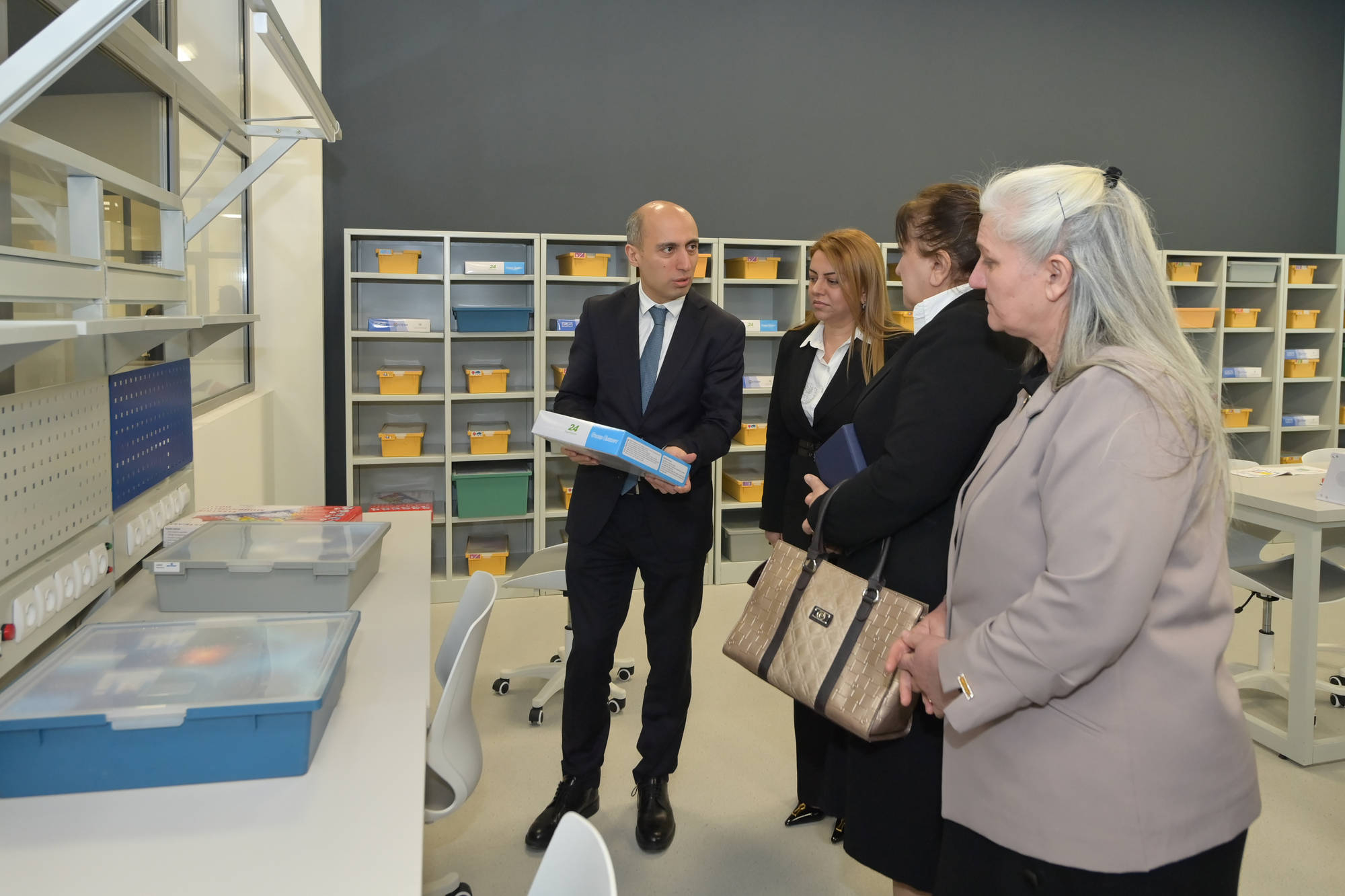 Nazir işğaldan azad olunmuş ərazilərdə çalışan müəllimlərlə görüşüb