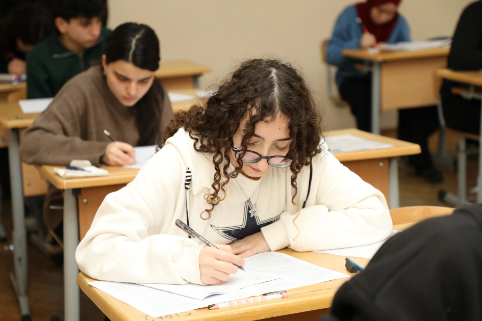 Tam orta təhsil səviyyəsi üzrə buraxılış imtahanı keçirilib