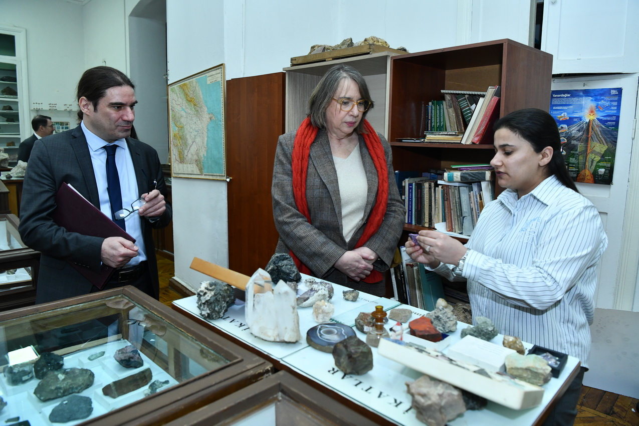 Strasburq Universitetinin prezidenti ADNSU-nun elmi mühitini yüksək qiymətləndirib