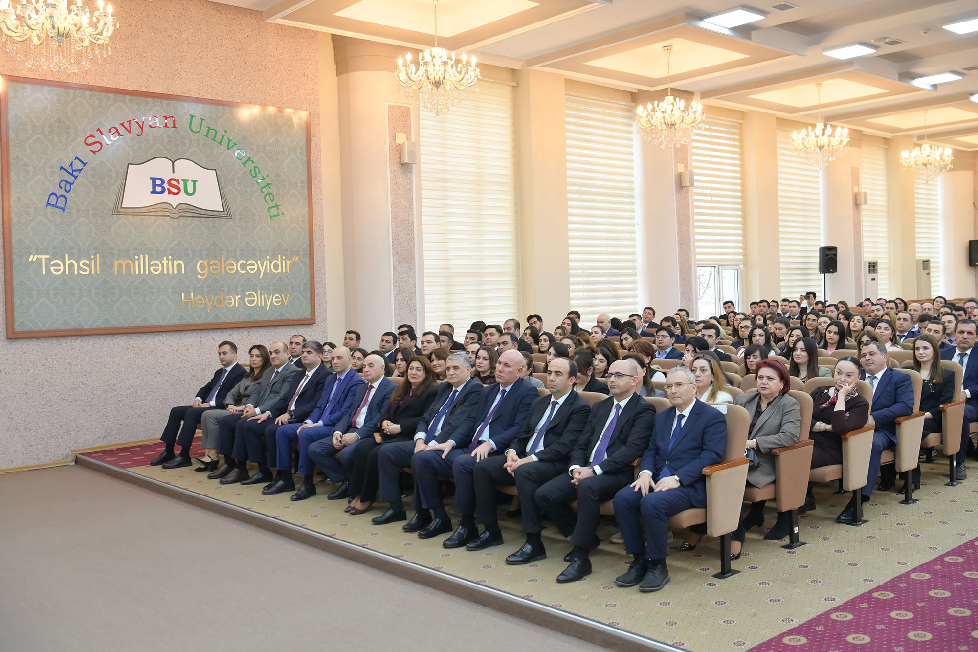 Emin Əmrullayev təhsil idarəçiliyi və liderlik üzrə təcrübəsini bölüşüb