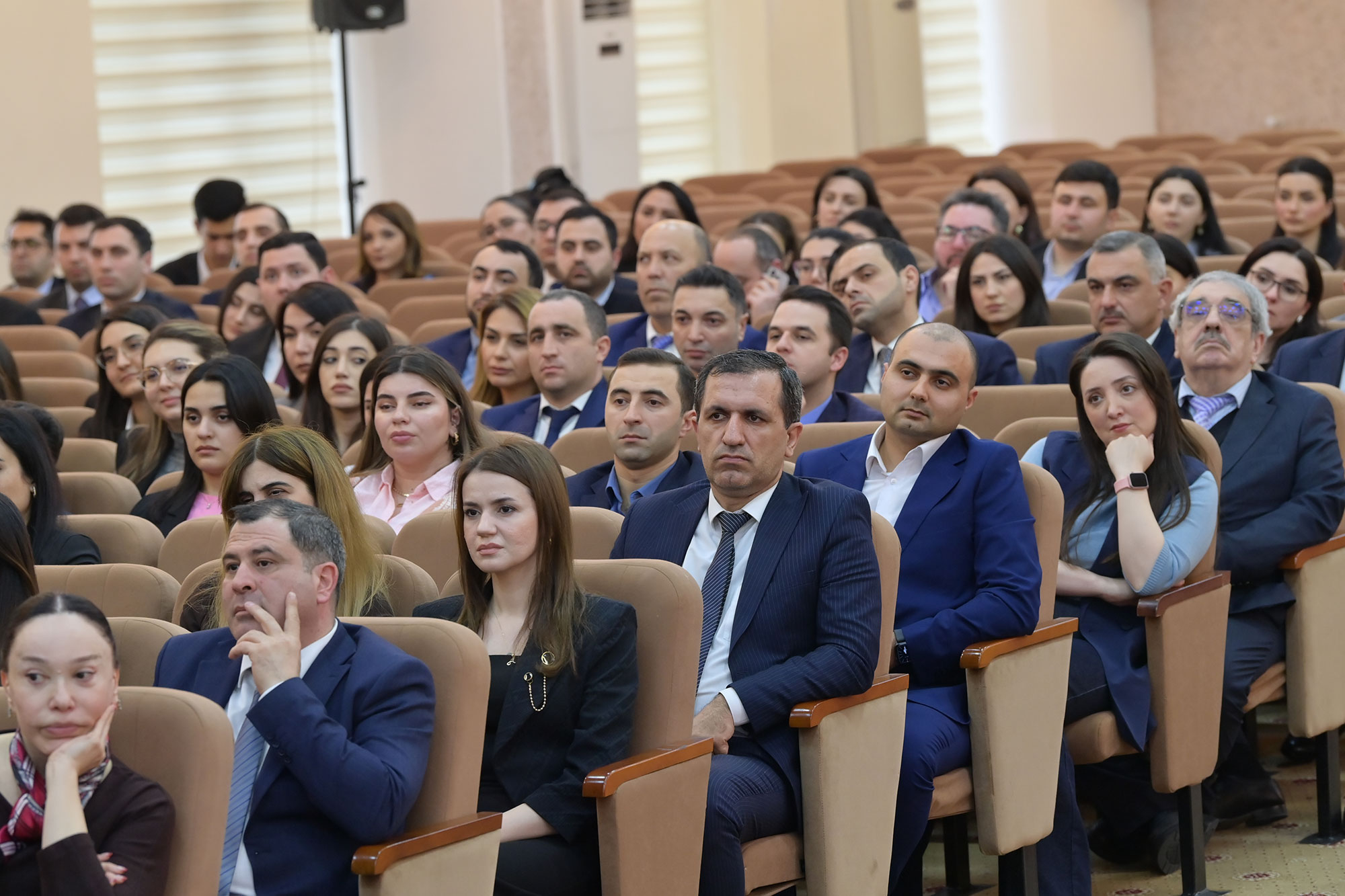 Emin Əmrullayev təhsil idarəçiliyi və liderlik üzrə təcrübəsini bölüşüb