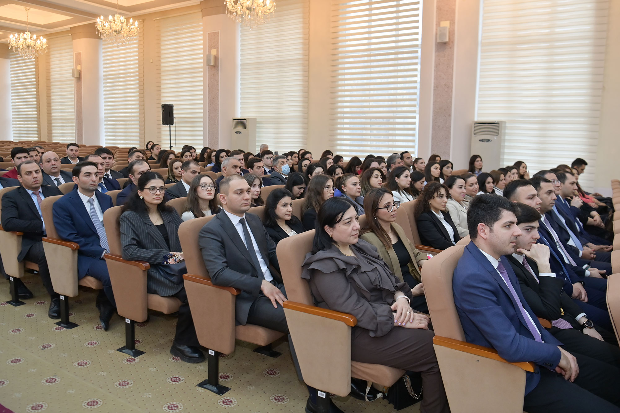 Emin Əmrullayev təhsil idarəçiliyi və liderlik üzrə təcrübəsini bölüşüb