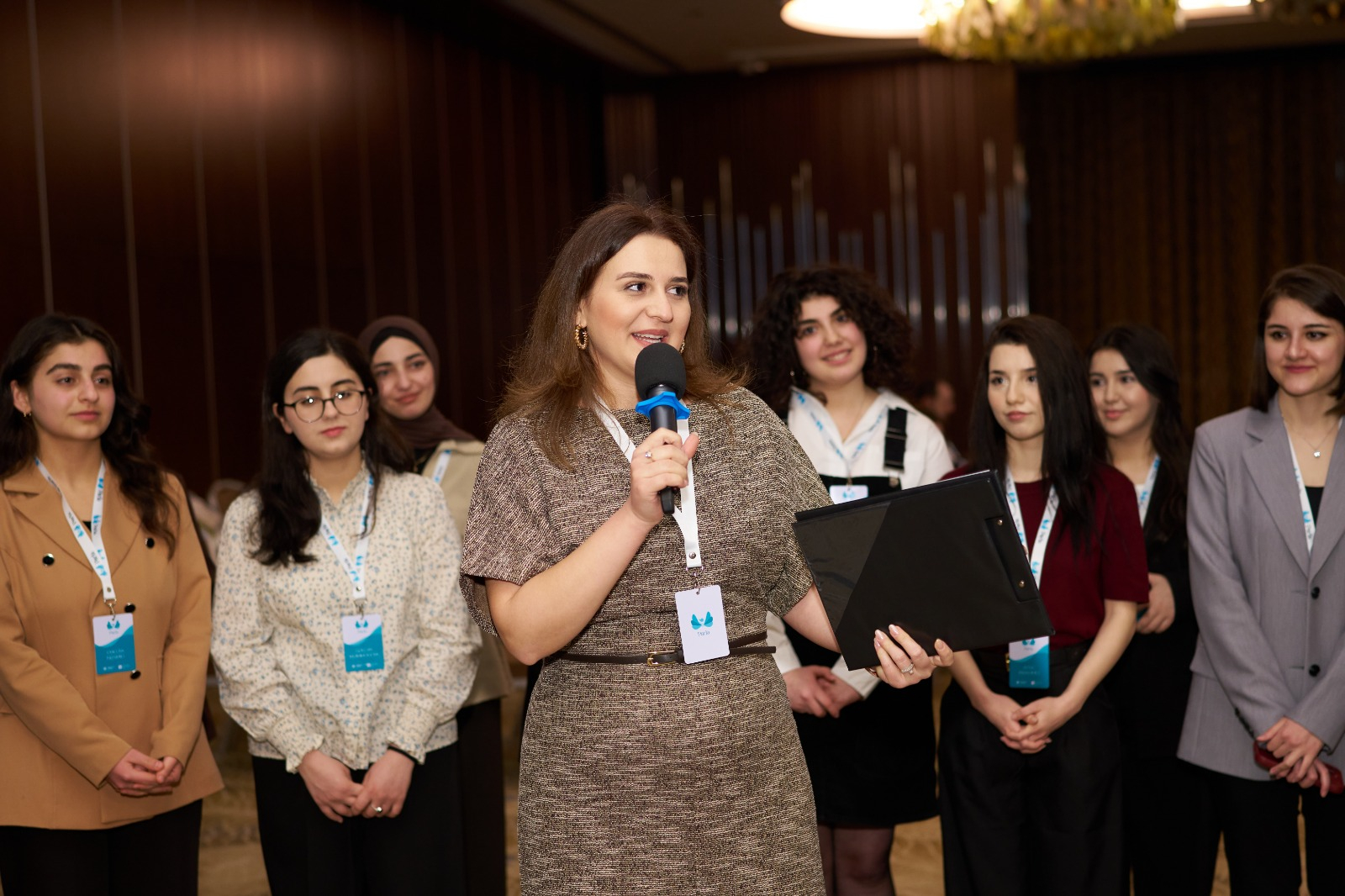 “Parla” təqaüd proqramına yeni qoşulan tələbə qızlarla görüş keçirilib