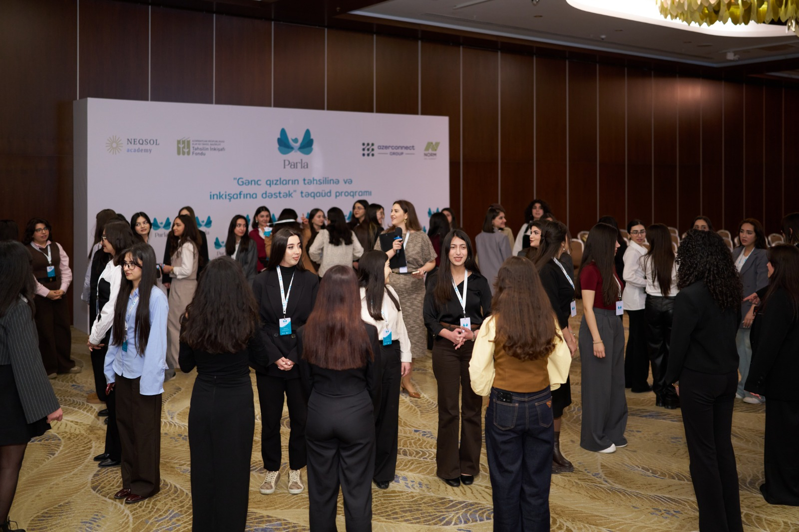 “Parla” təqaüd proqramına yeni qoşulan tələbə qızlarla görüş keçirilib