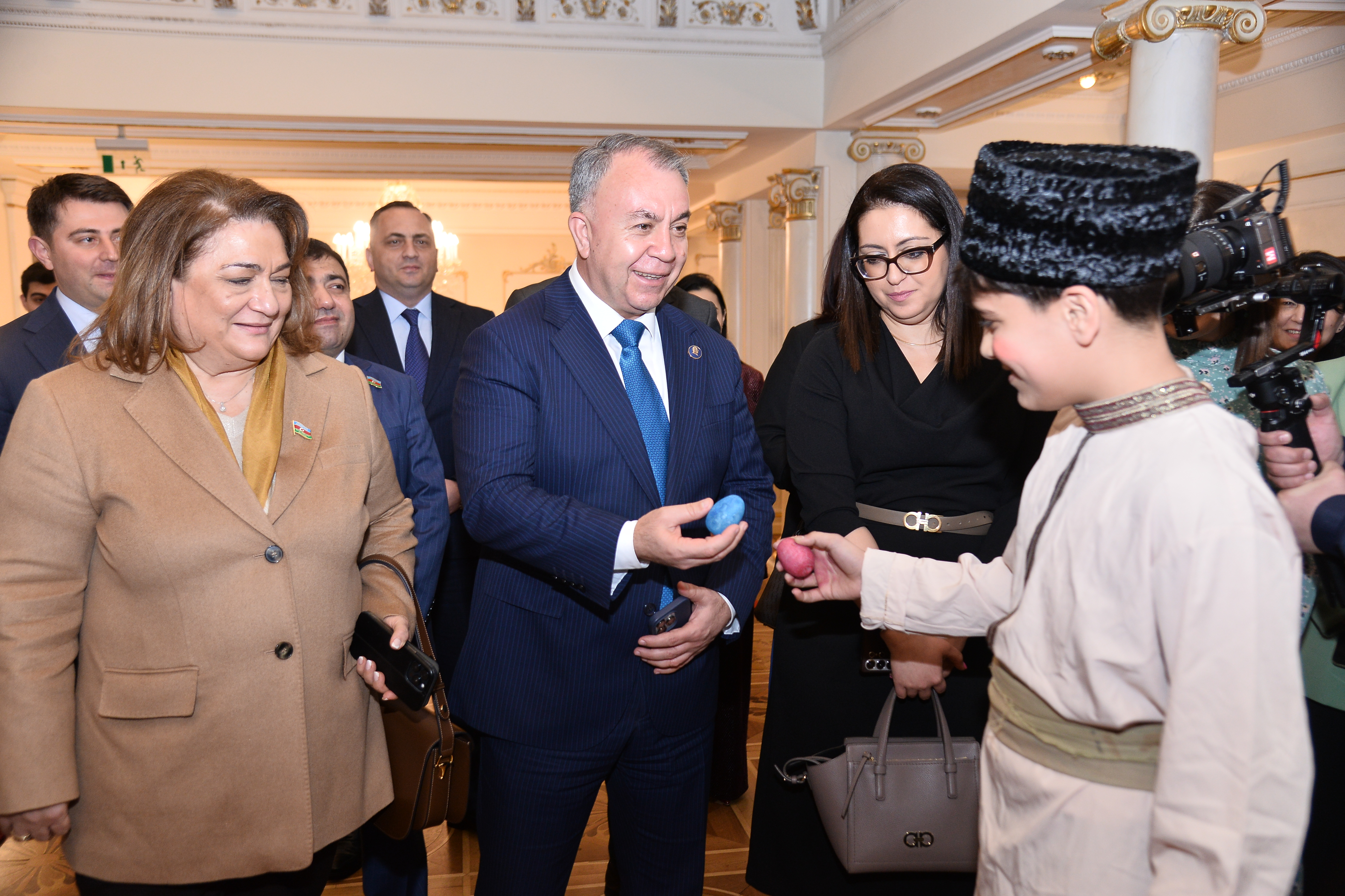 Keçmişdən gələcəyə uzanan dəyərlər – Məktəblilər peşəkar səhnədə