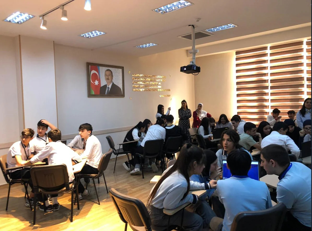 "Kompüter operatoru" ixtisası üzrə yarış keçirilib