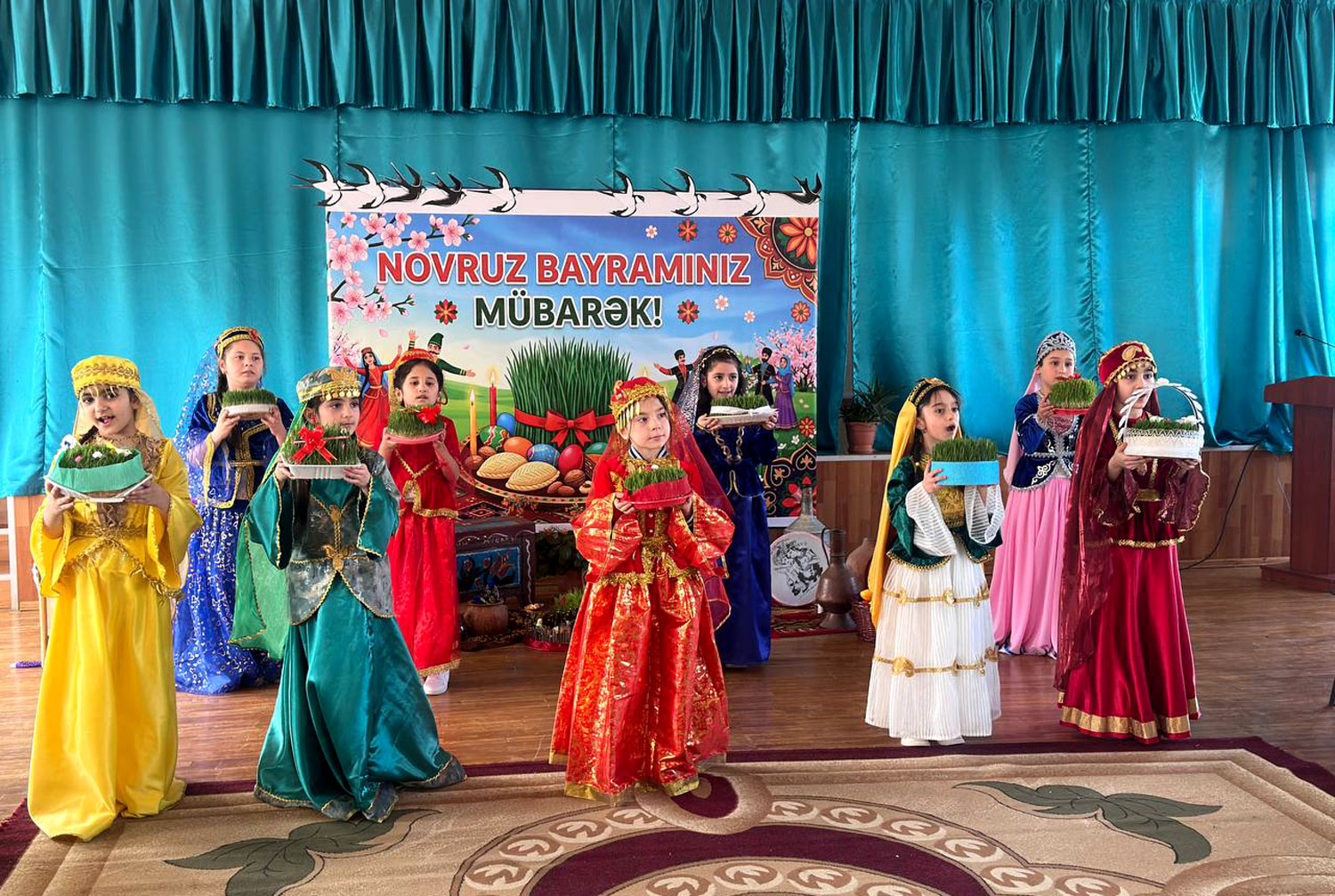 Məktəblilərin bahar sevinci