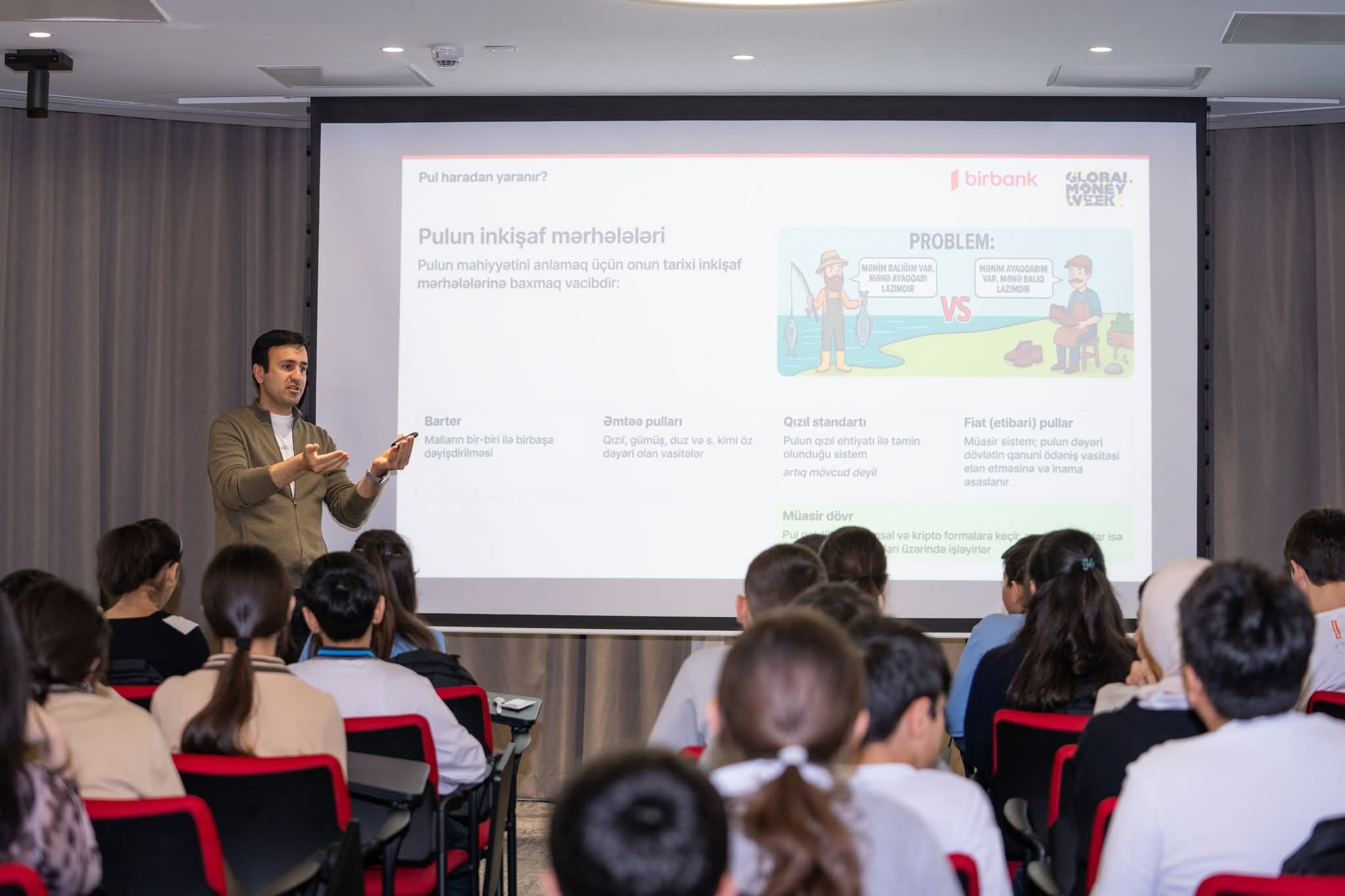 Şagirdlərin maliyyə savadlılığının artırılmasına yönəlmiş maarifləndirici sessiya keçirilib