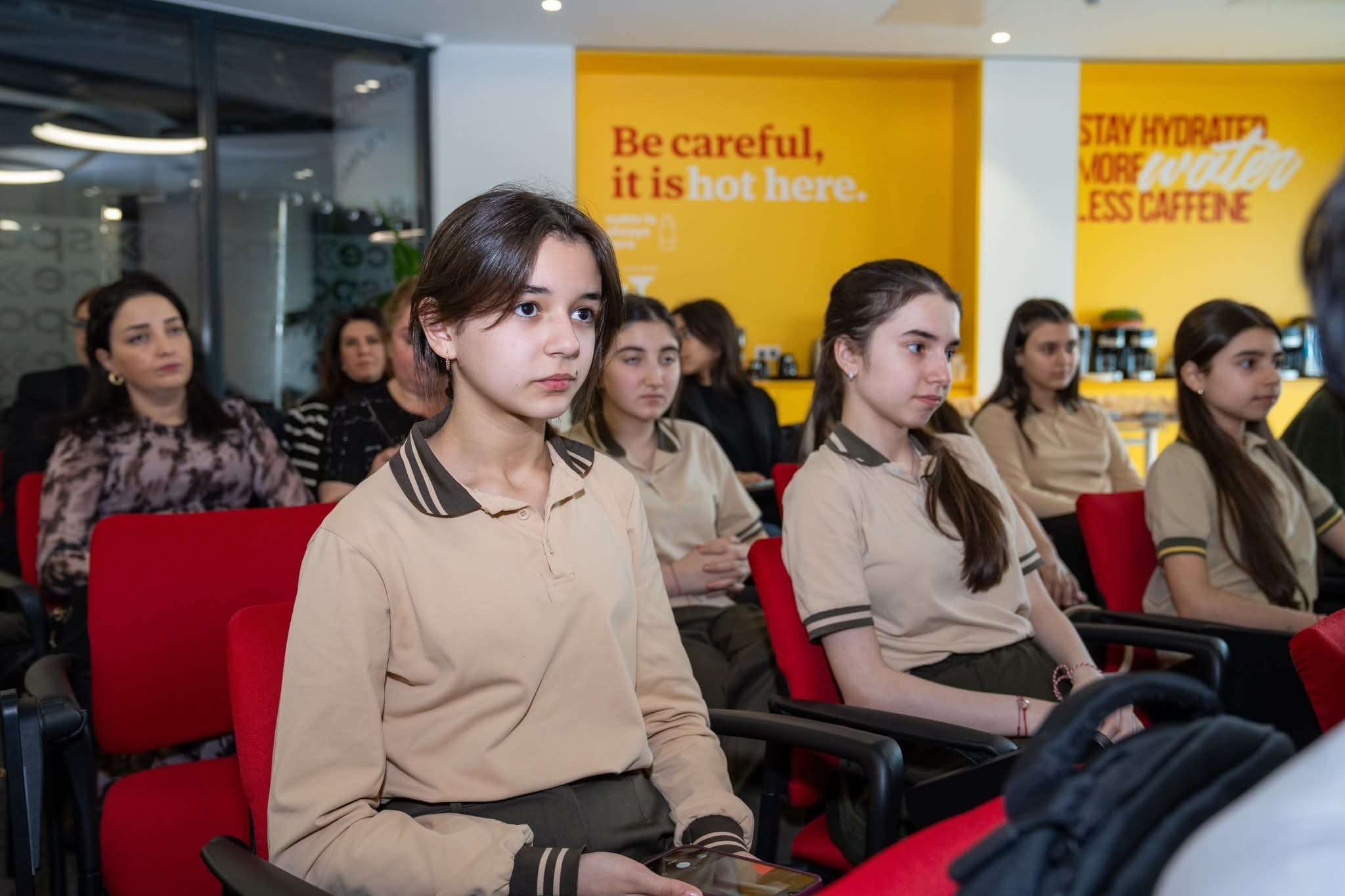 Şagirdlərin maliyyə savadlılığının artırılmasına yönəlmiş maarifləndirici sessiya keçirilib