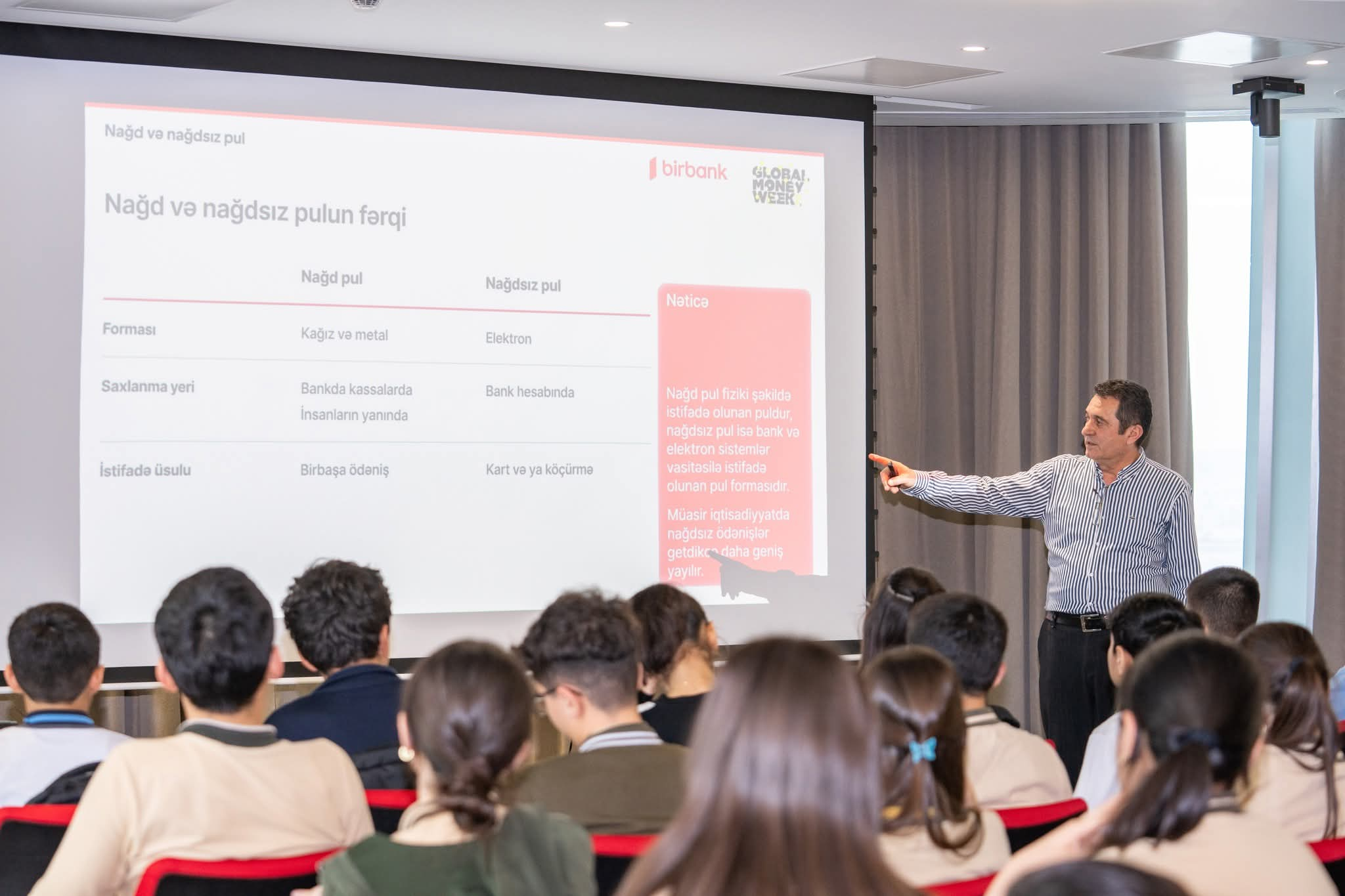 Şagirdlərin maliyyə savadlılığının artırılmasına yönəlmiş maarifləndirici sessiya keçirilib