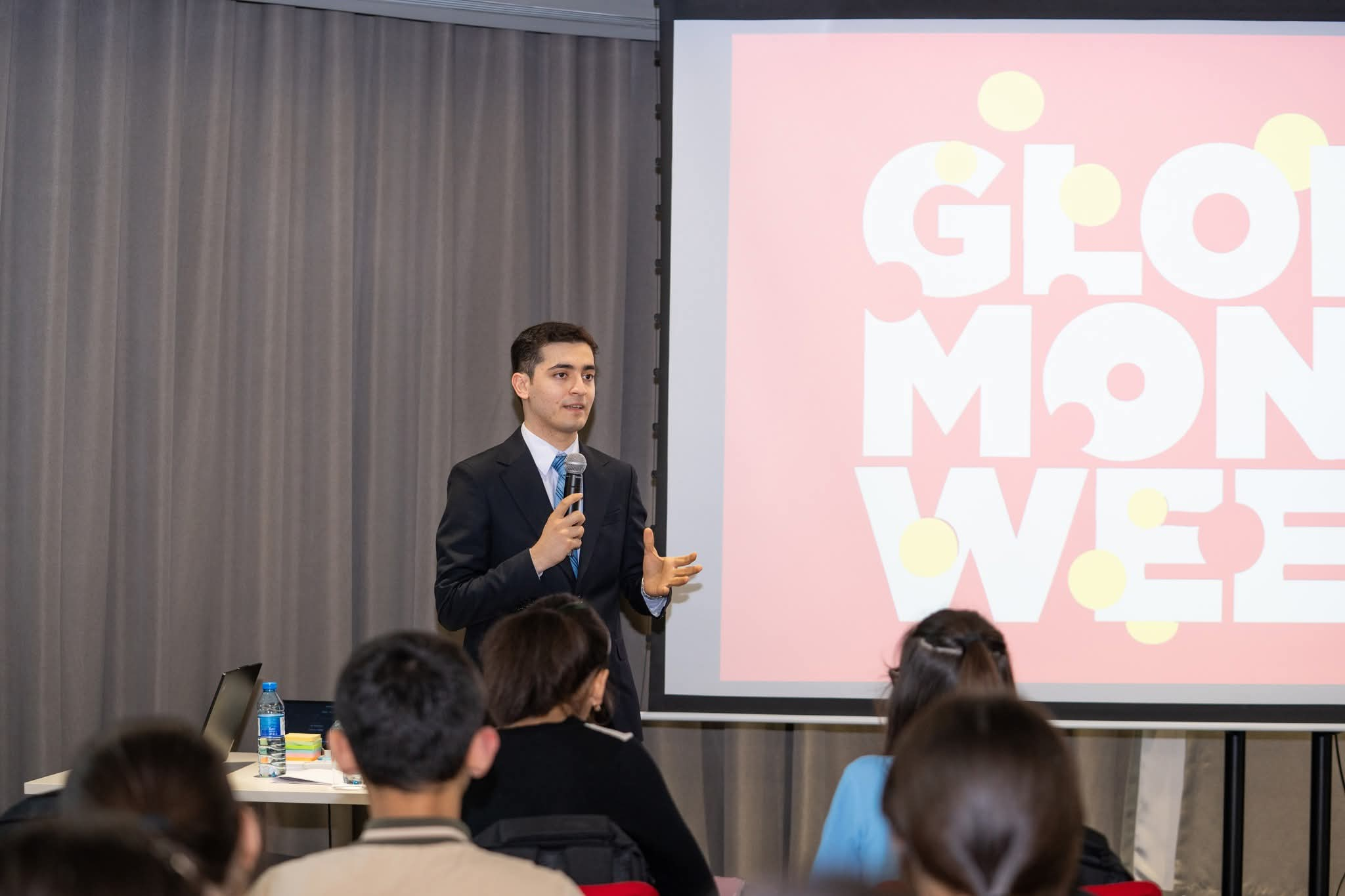 Şagirdlərin maliyyə savadlılığının artırılmasına yönəlmiş maarifləndirici sessiya keçirilib