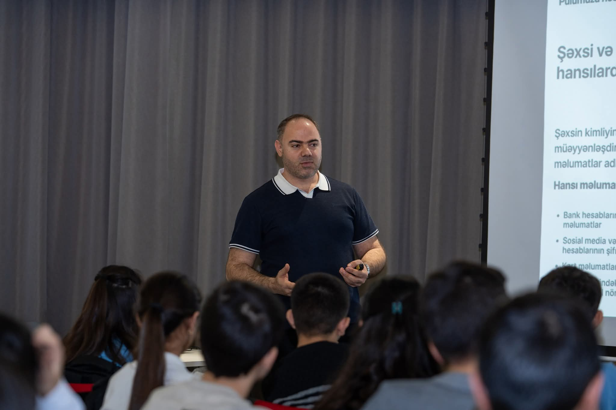 Şagirdlərin maliyyə savadlılığının artırılmasına yönəlmiş maarifləndirici sessiya keçirilib