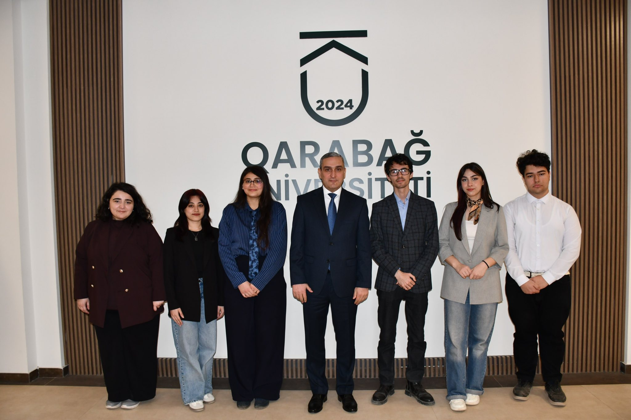Qarabağ Universitetinin beynəlxalq müsabiqələrdə iştirak edəcək komandaları ilə görüş keçirilib