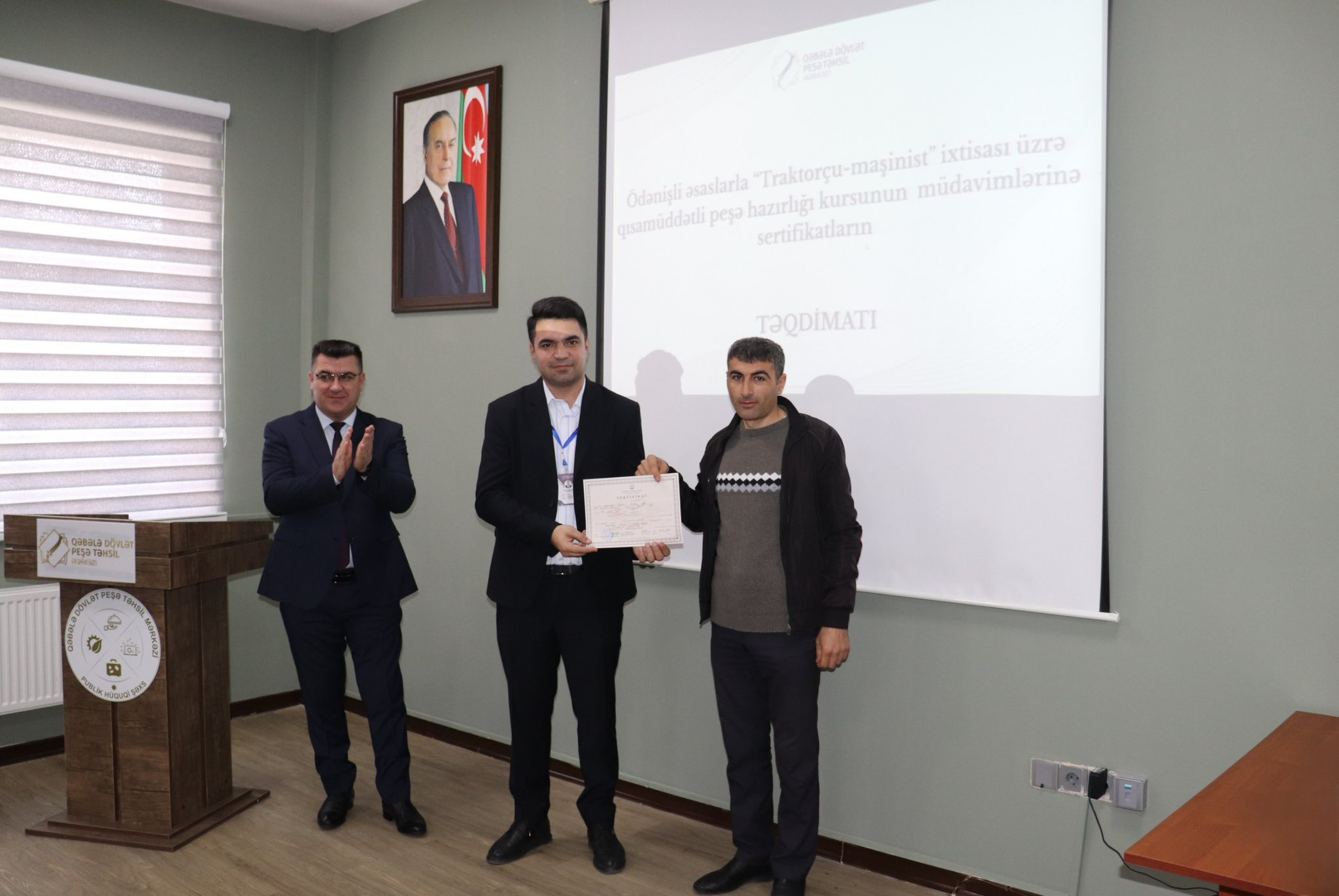 Qəbələdə “Traktorçu-maşinist” kursunu bitirənlərə sertifikatlar təqdim olunub