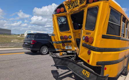 ABŞ-də iki məktəbli avtobusu qəzaya düşüb 