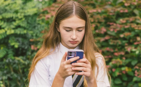 Böyük Britaniyada yeniyetmələrə sosial media qadağası sınaqdan keçiriləcək