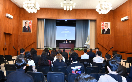 ADNSU rəhbərliyi tələbələrin suallarını cavablandırıb 