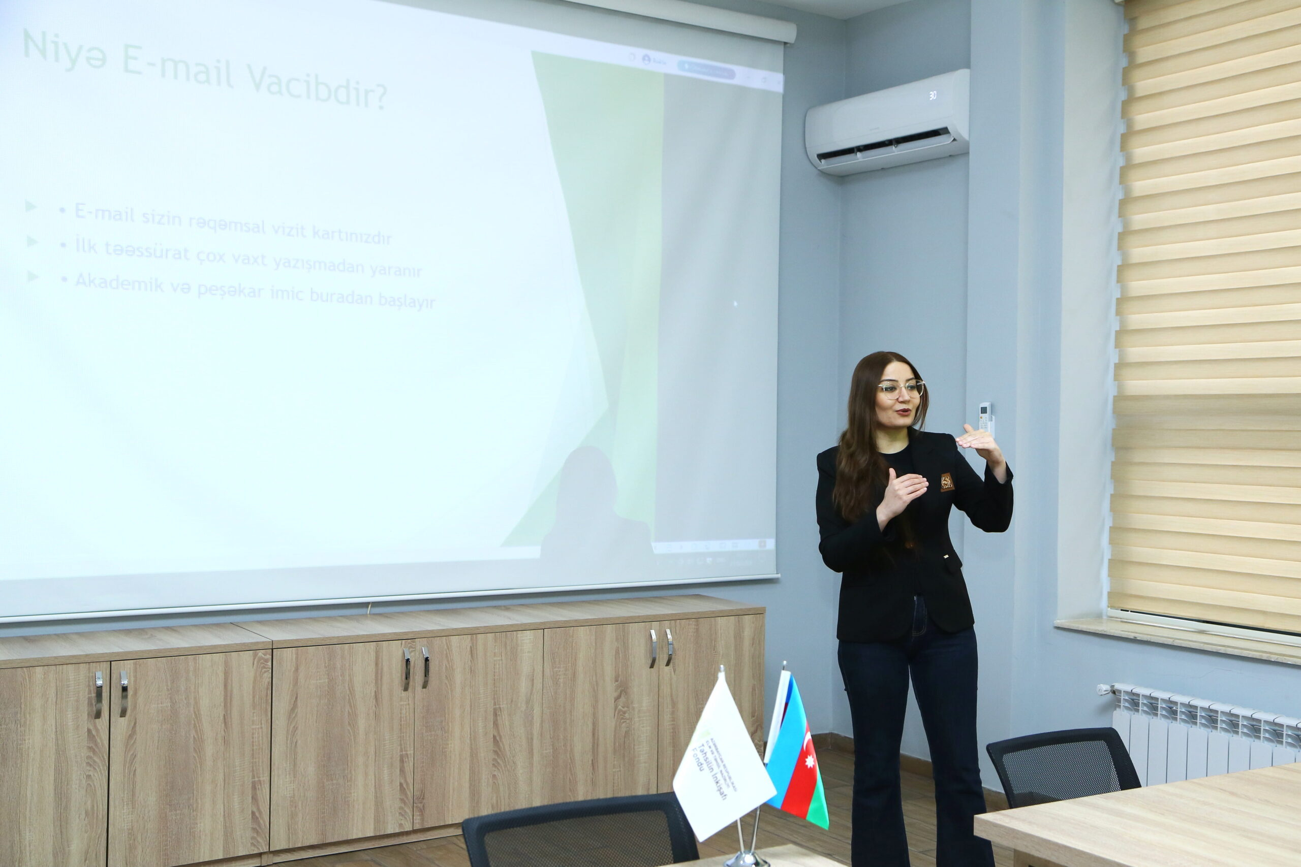 Təqaüd proqramı iştirakçıları beynəlxalq yazışma üzrə təlimdə iştirak ediblər