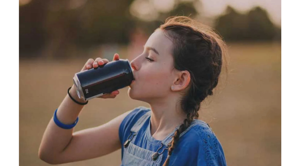 “Sağlam məktəbli”: Enerji içkiləri məktəbli orqanizminin qaldıracağı yük deyil    