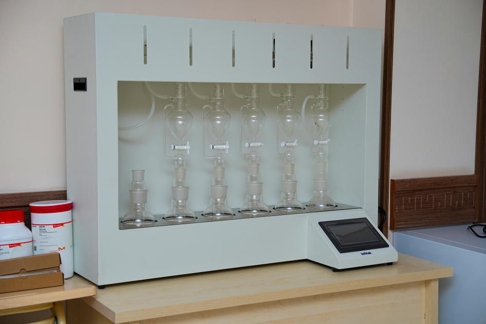 NDU-nun Tibb fakültəsinin laboratoriyaları üçün yeni avadanlıq və dərsliklər alınıb