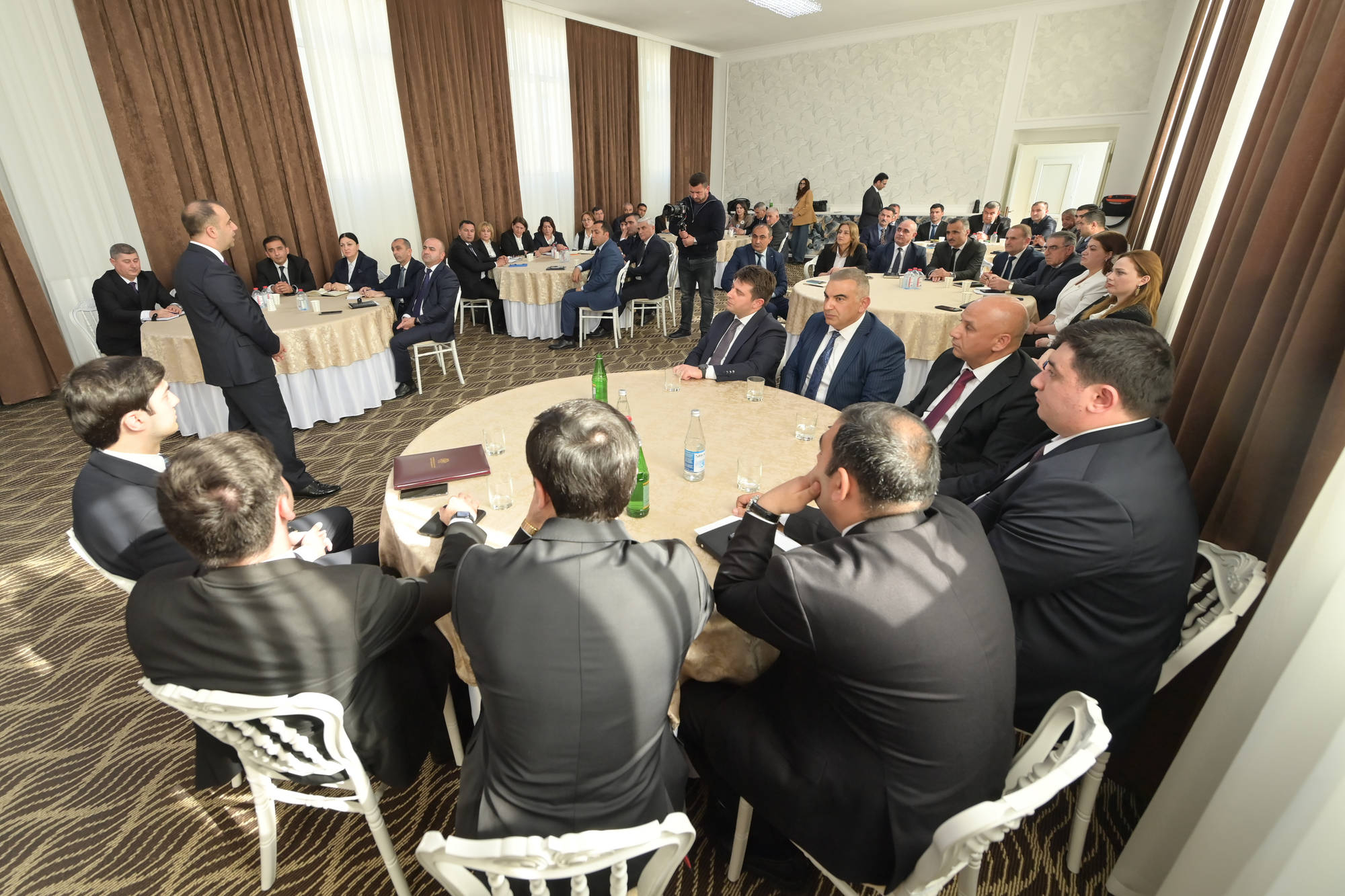 Kənan Kərimzadə Lənkəran-Astara regionunun məktəb direktorları ilə görüşüb