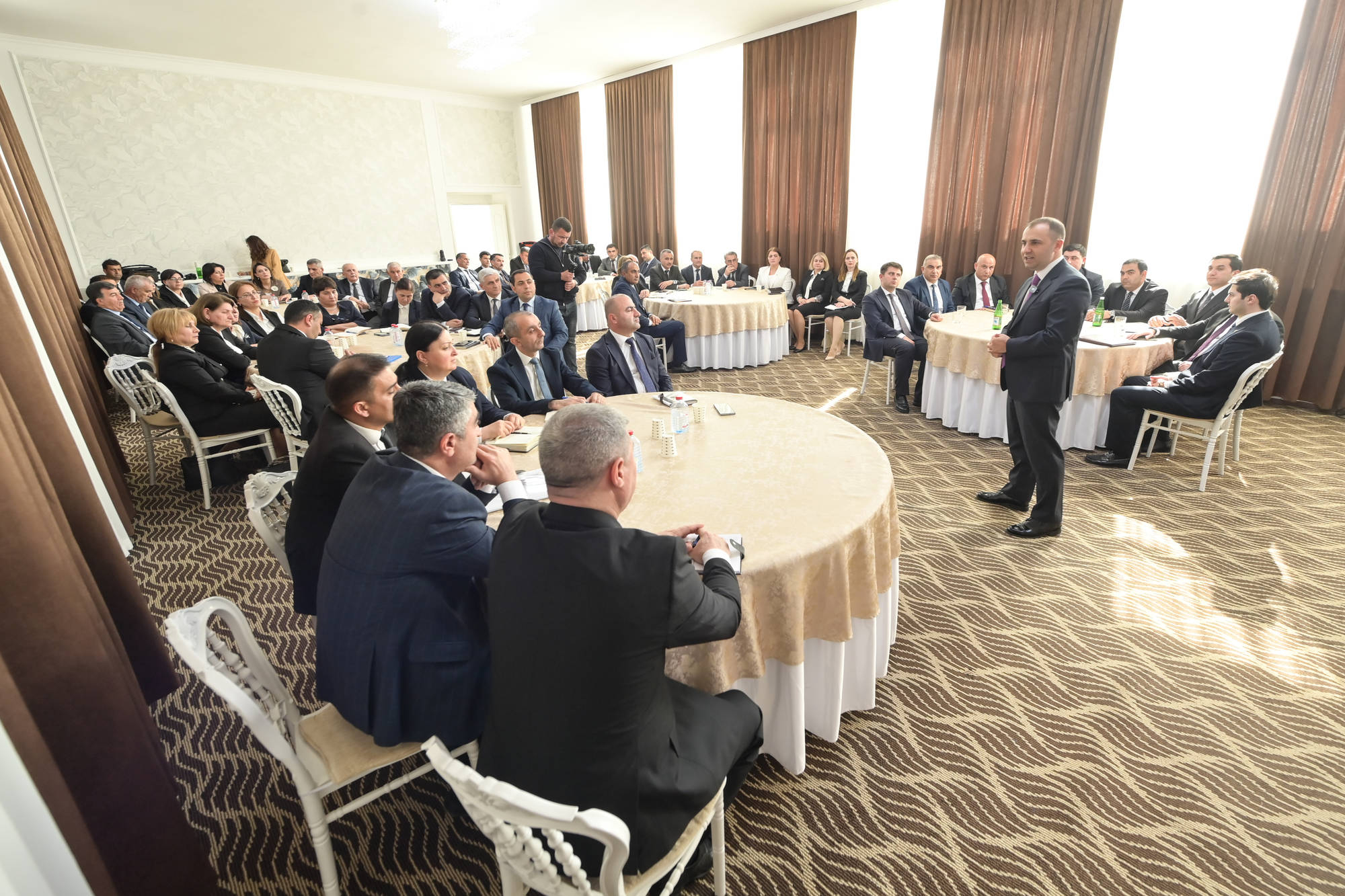 Kənan Kərimzadə Lənkəran-Astara regionunun məktəb direktorları ilə görüşüb